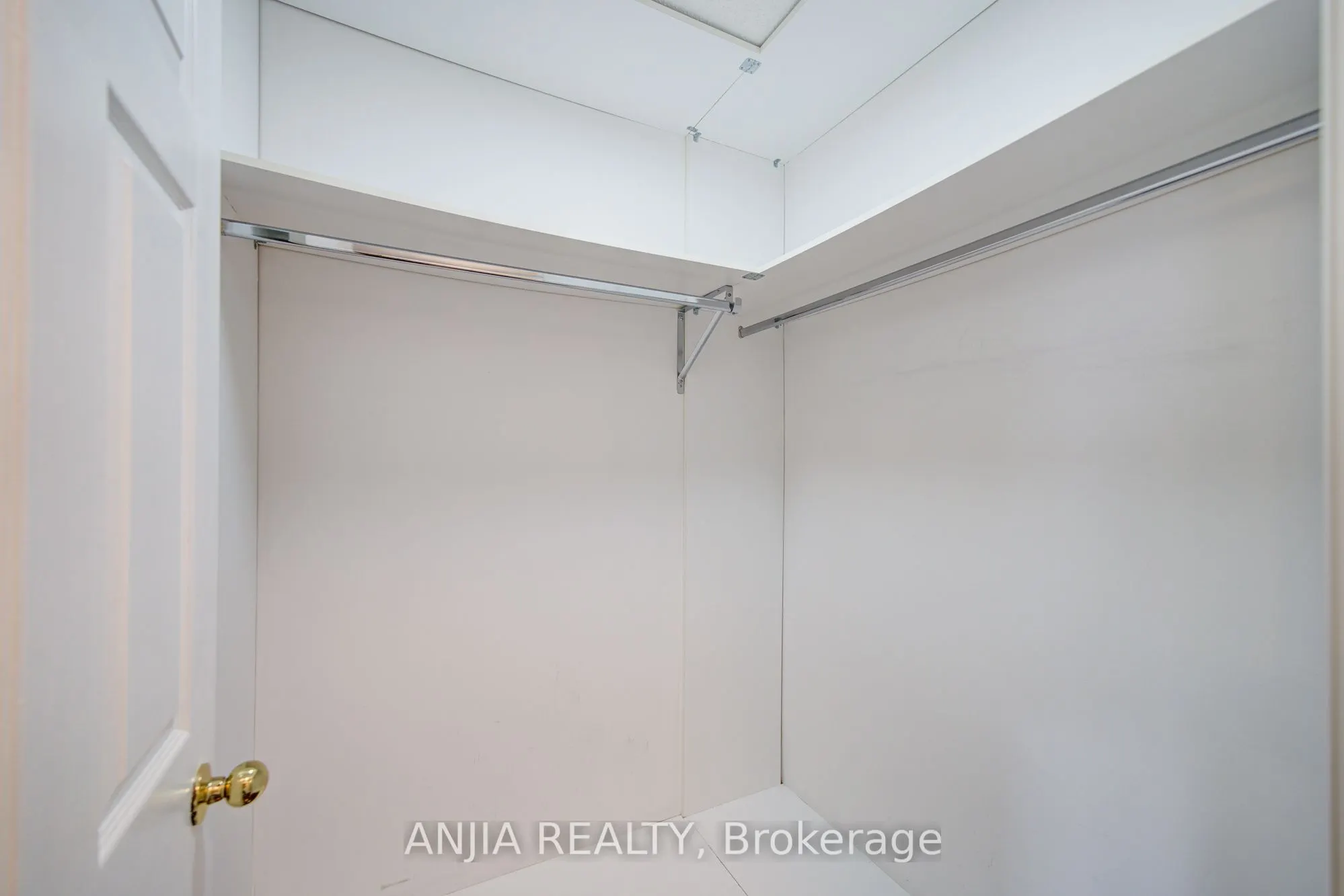 10 Thistledown Crescent