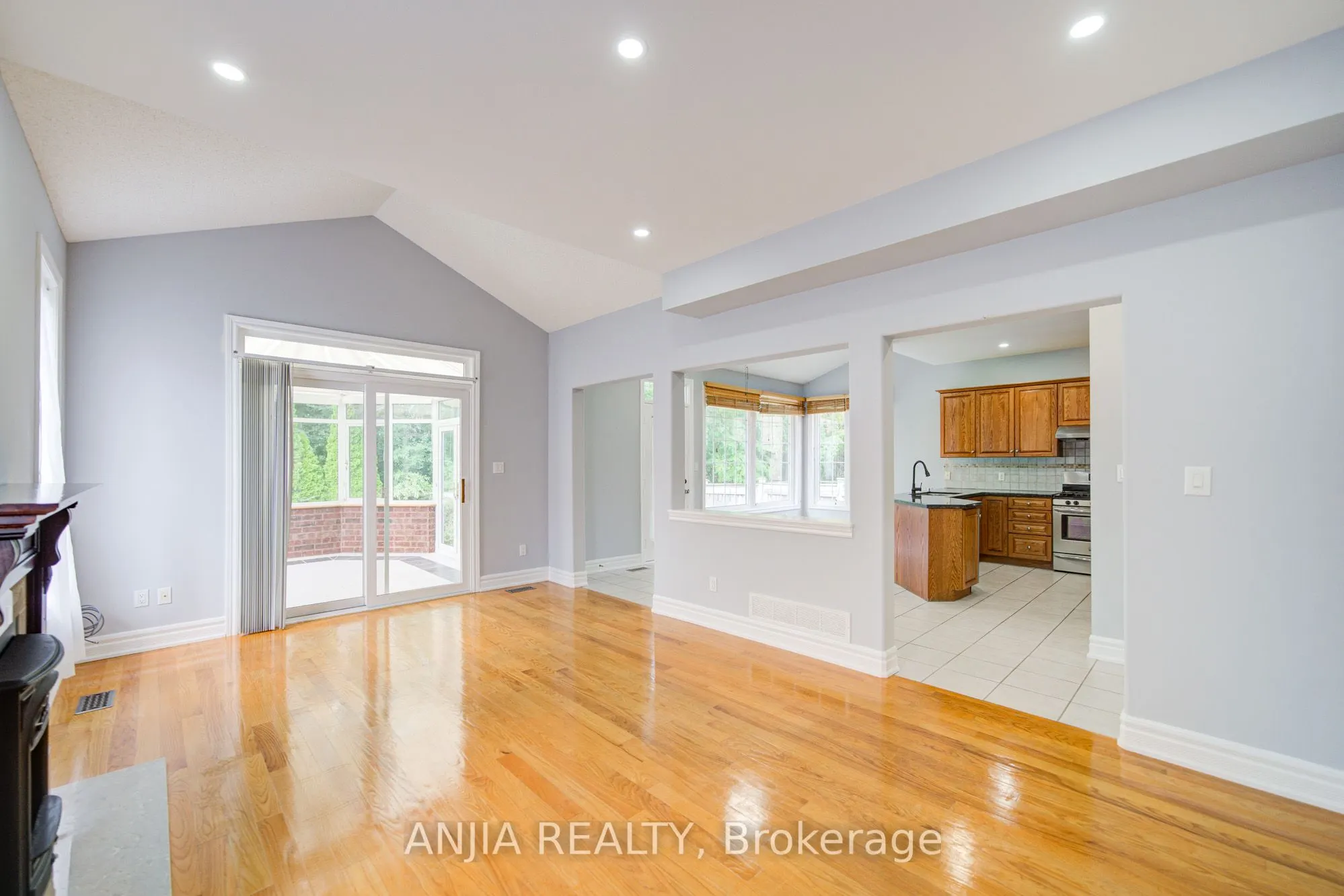 10 Thistledown Crescent