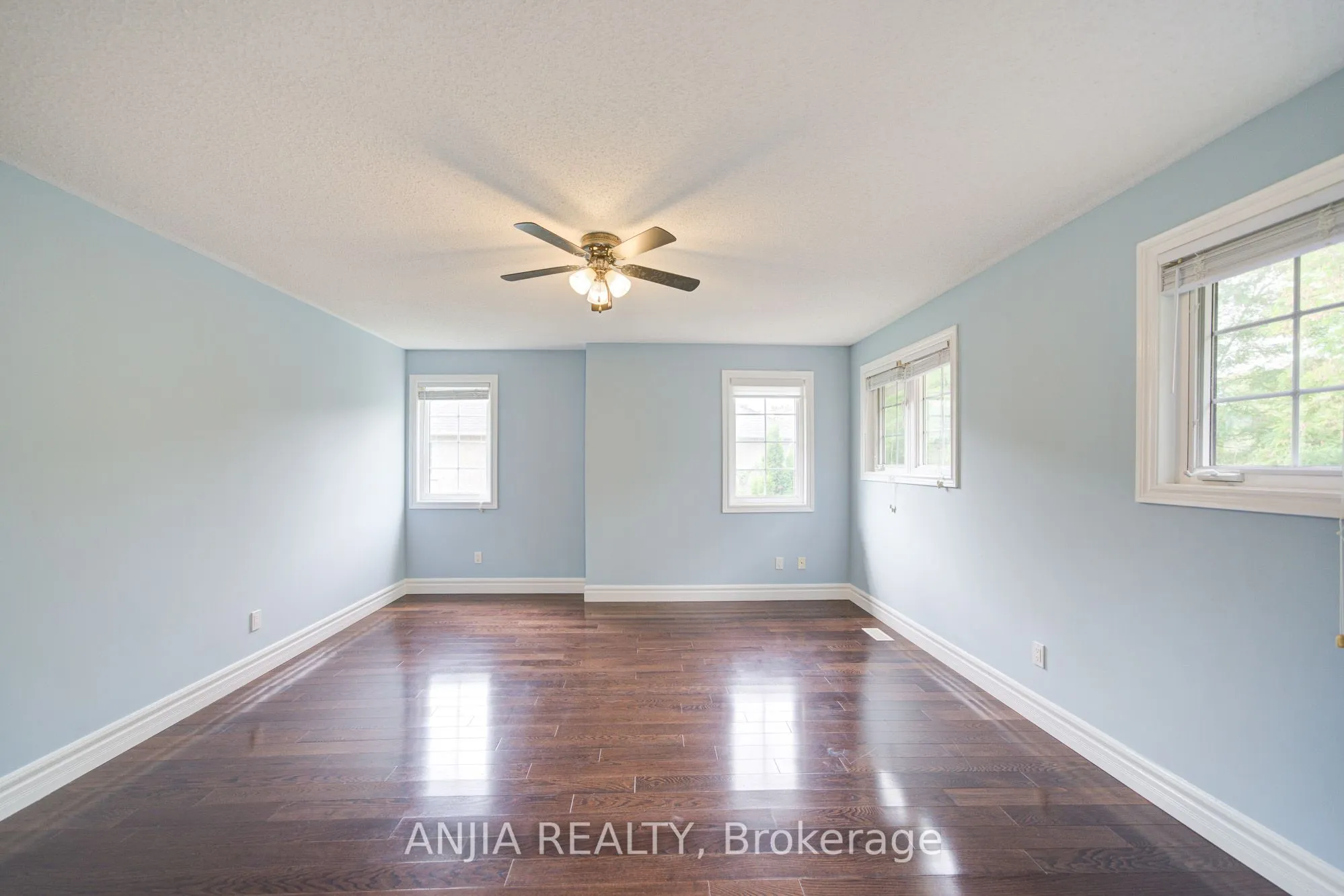 10 Thistledown Crescent