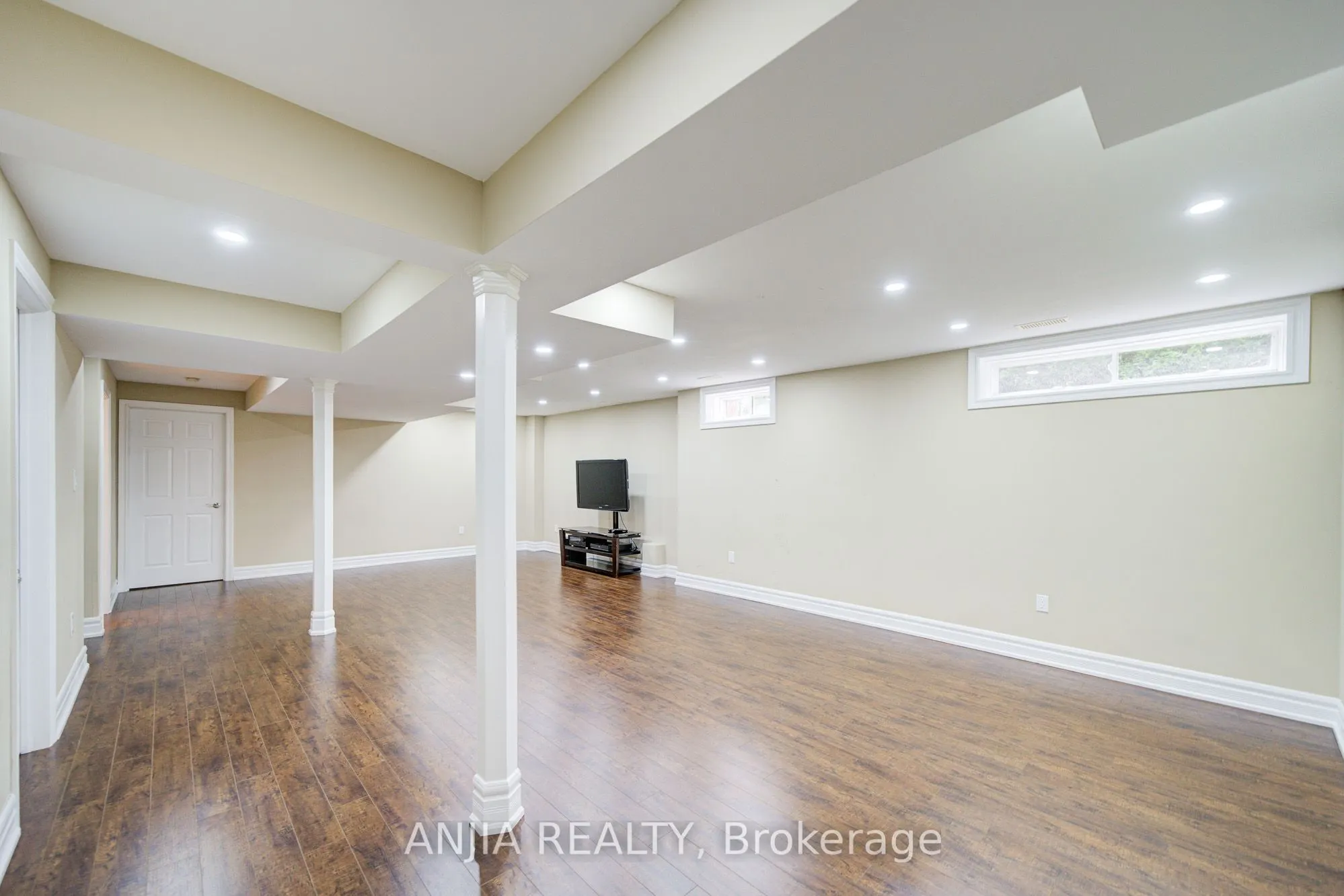 10 Thistledown Crescent