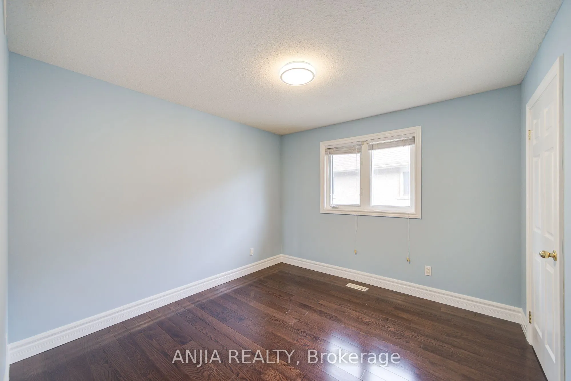 10 Thistledown Crescent
