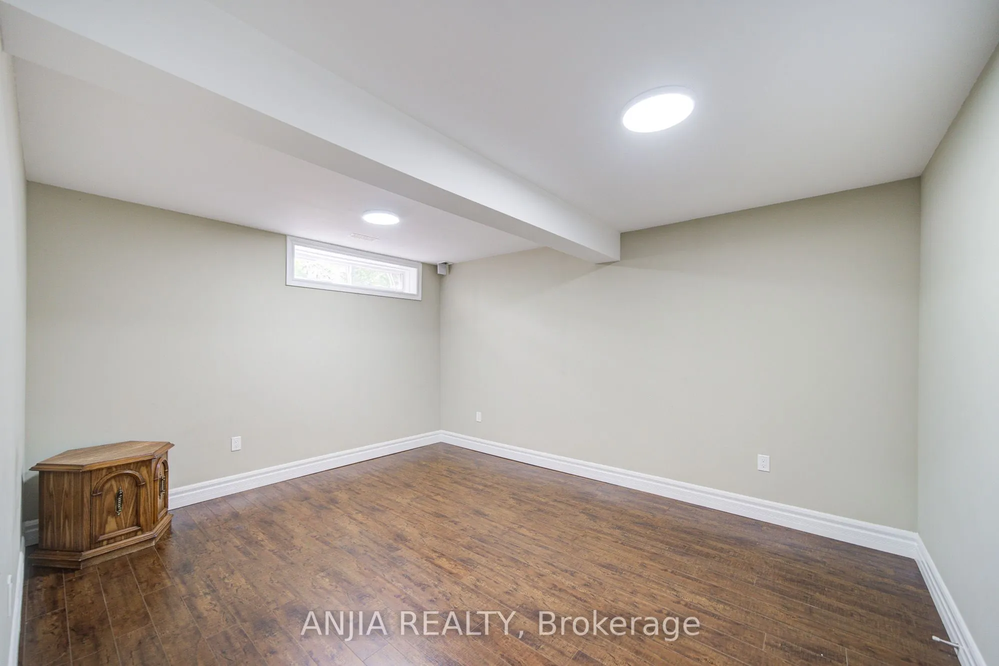 10 Thistledown Crescent