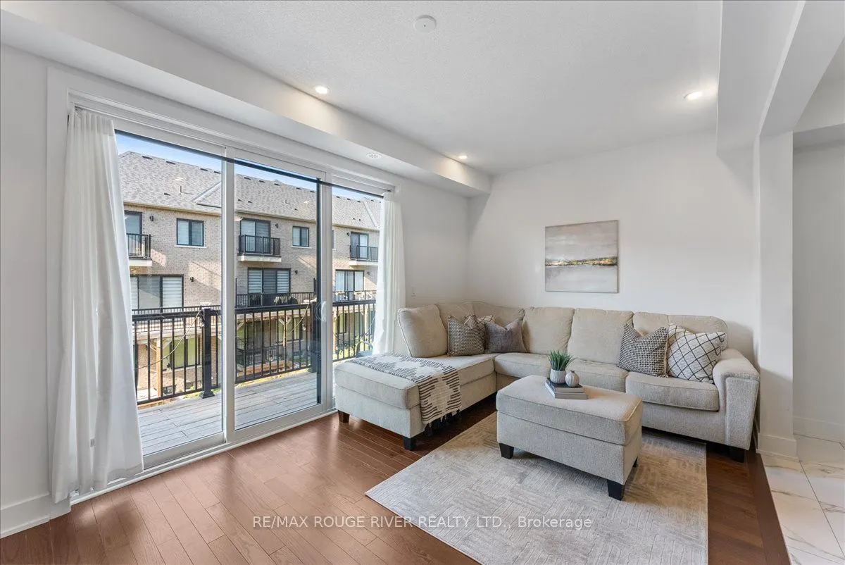 42 Elkington Crescent