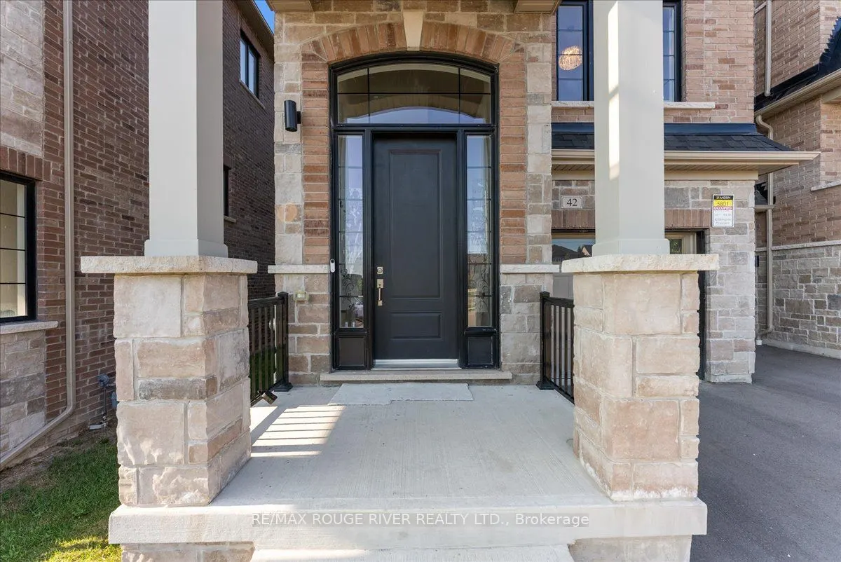 42 Elkington Crescent