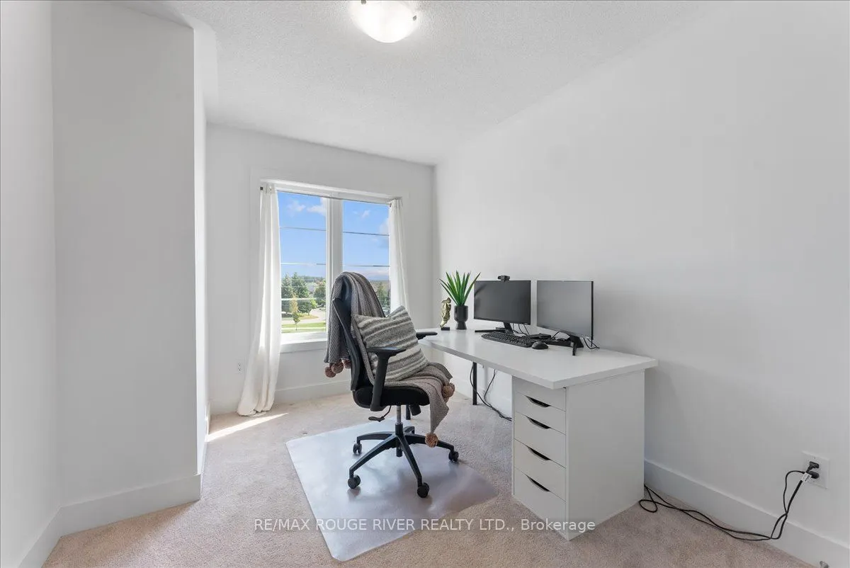 42 Elkington Crescent