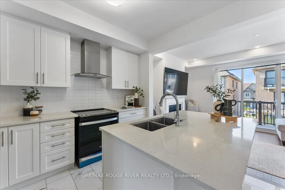 42 Elkington Crescent