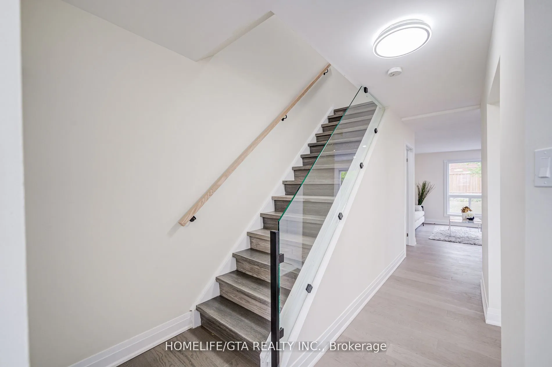 6 Sprucewood Court