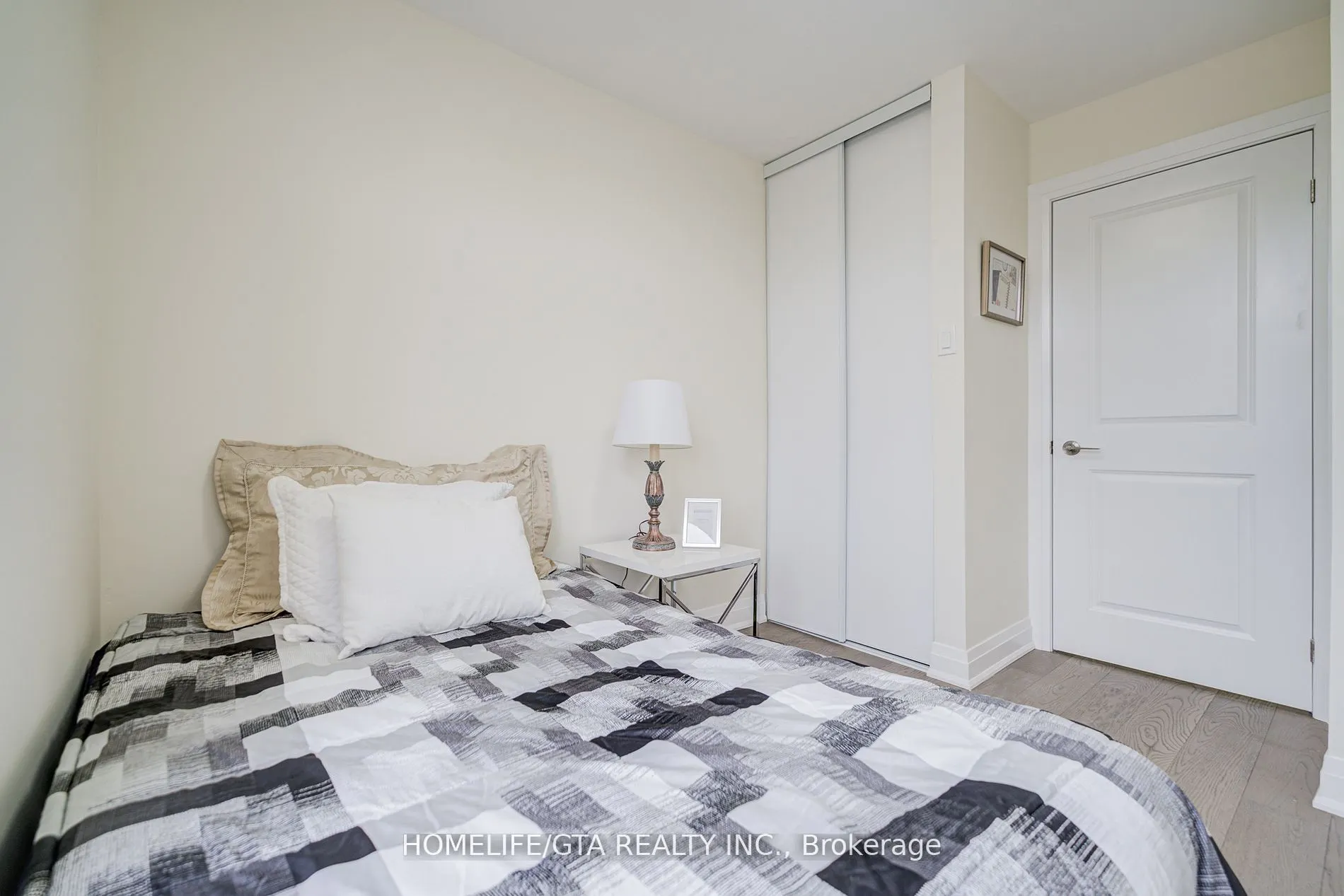 6 Sprucewood Court