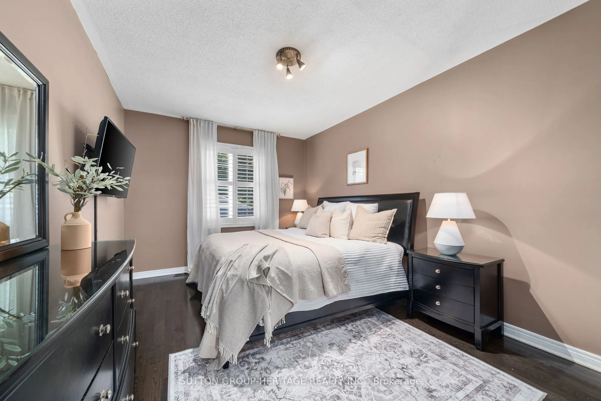 14 Sleepy Hollow Place