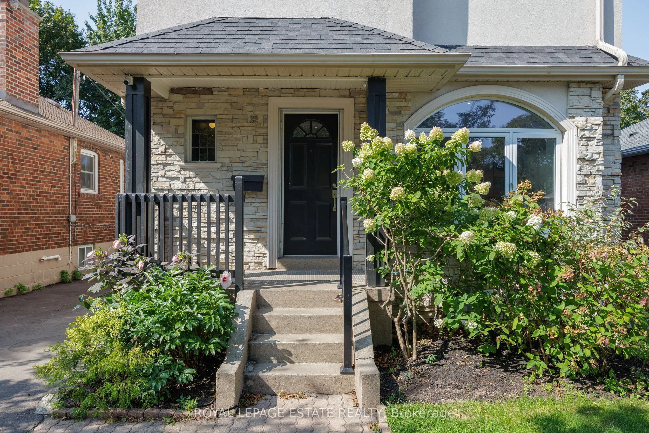 32 Manderley Drive