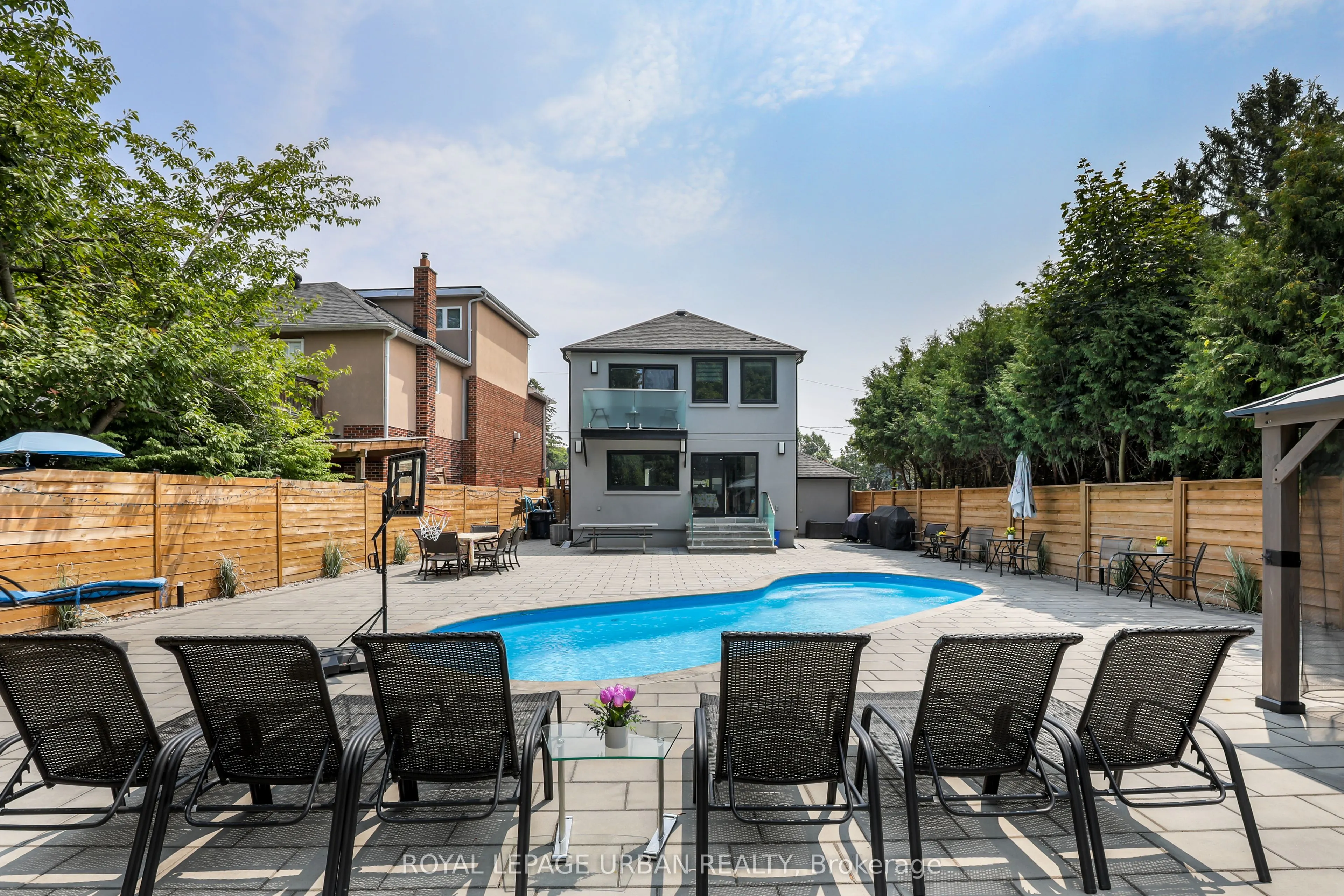 182 Parkview Hill Crescent