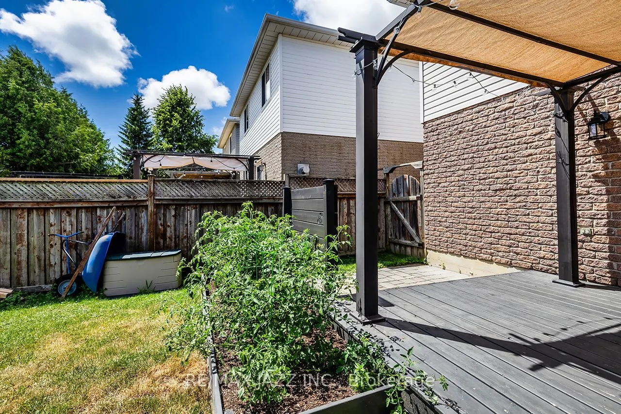 15 Daiseyfield Avenue