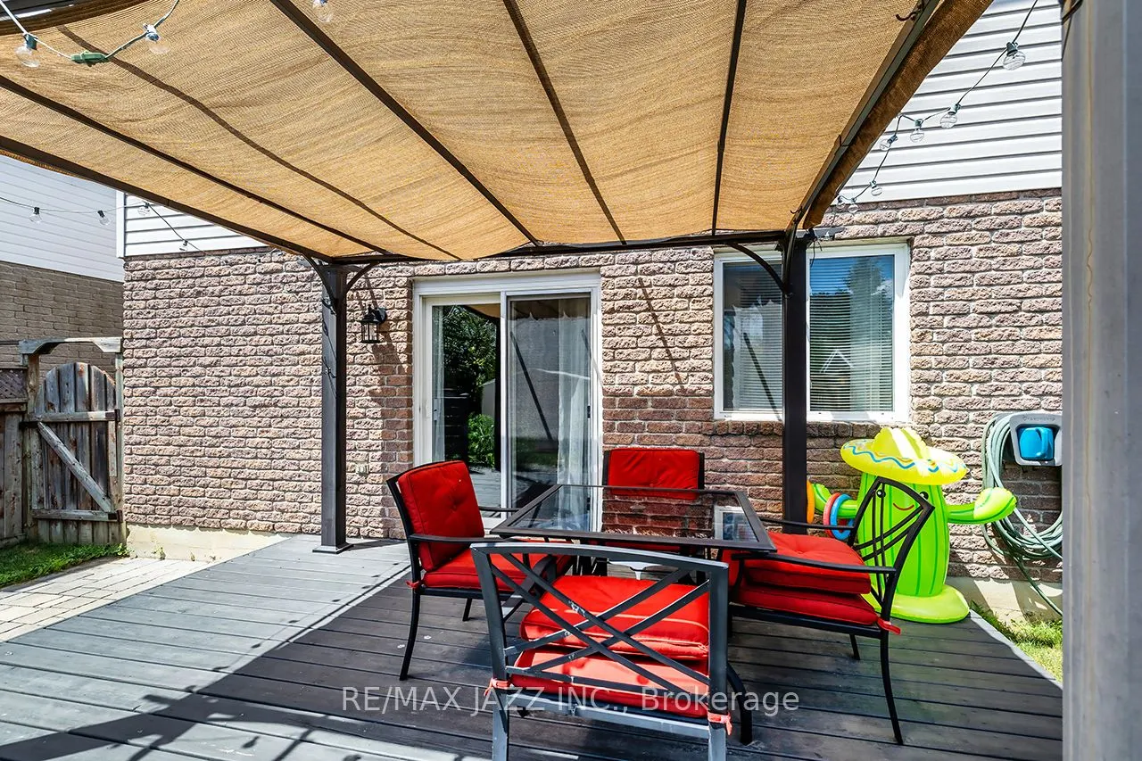 15 Daiseyfield Avenue