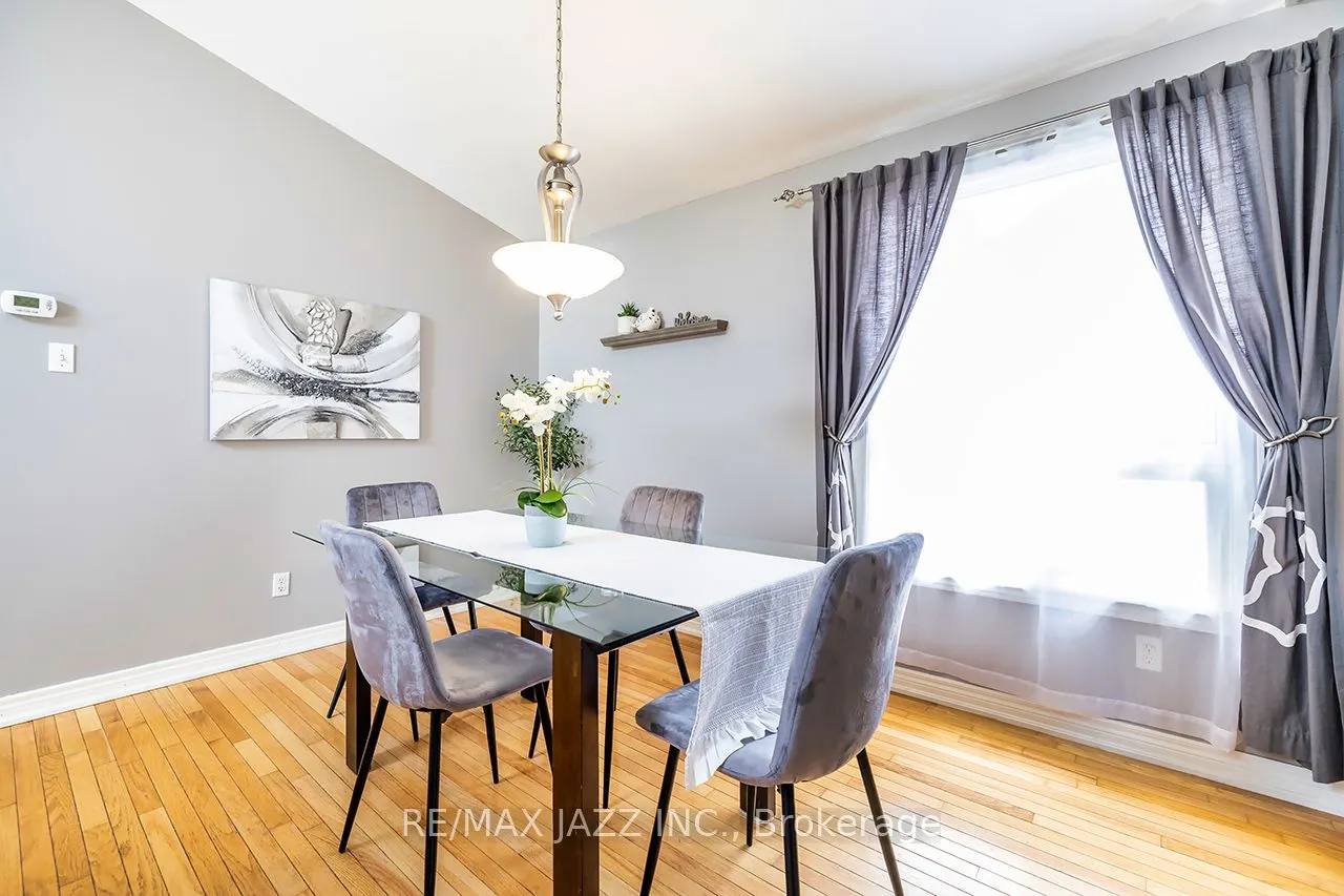 15 Daiseyfield Avenue