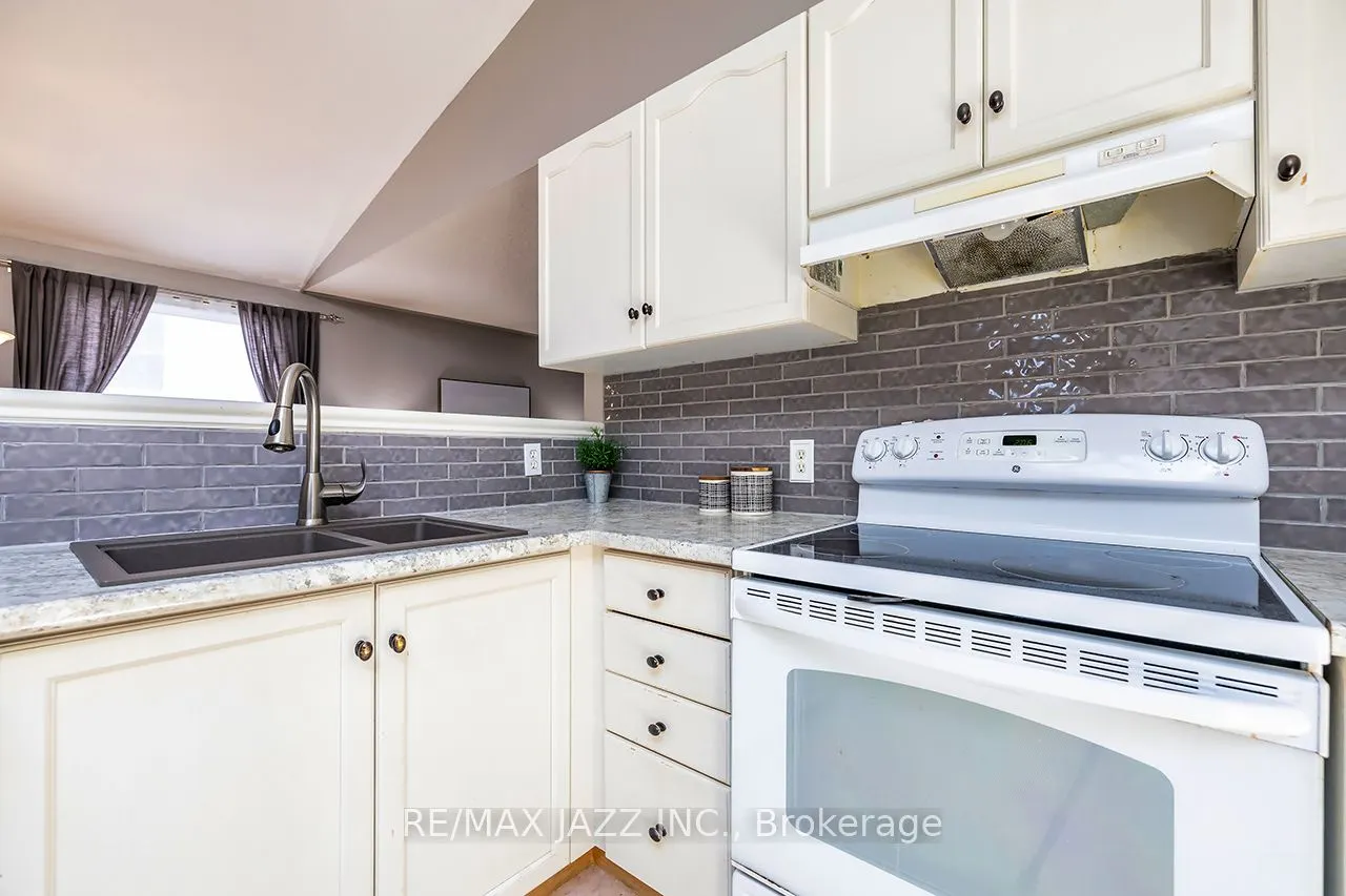 15 Daiseyfield Avenue