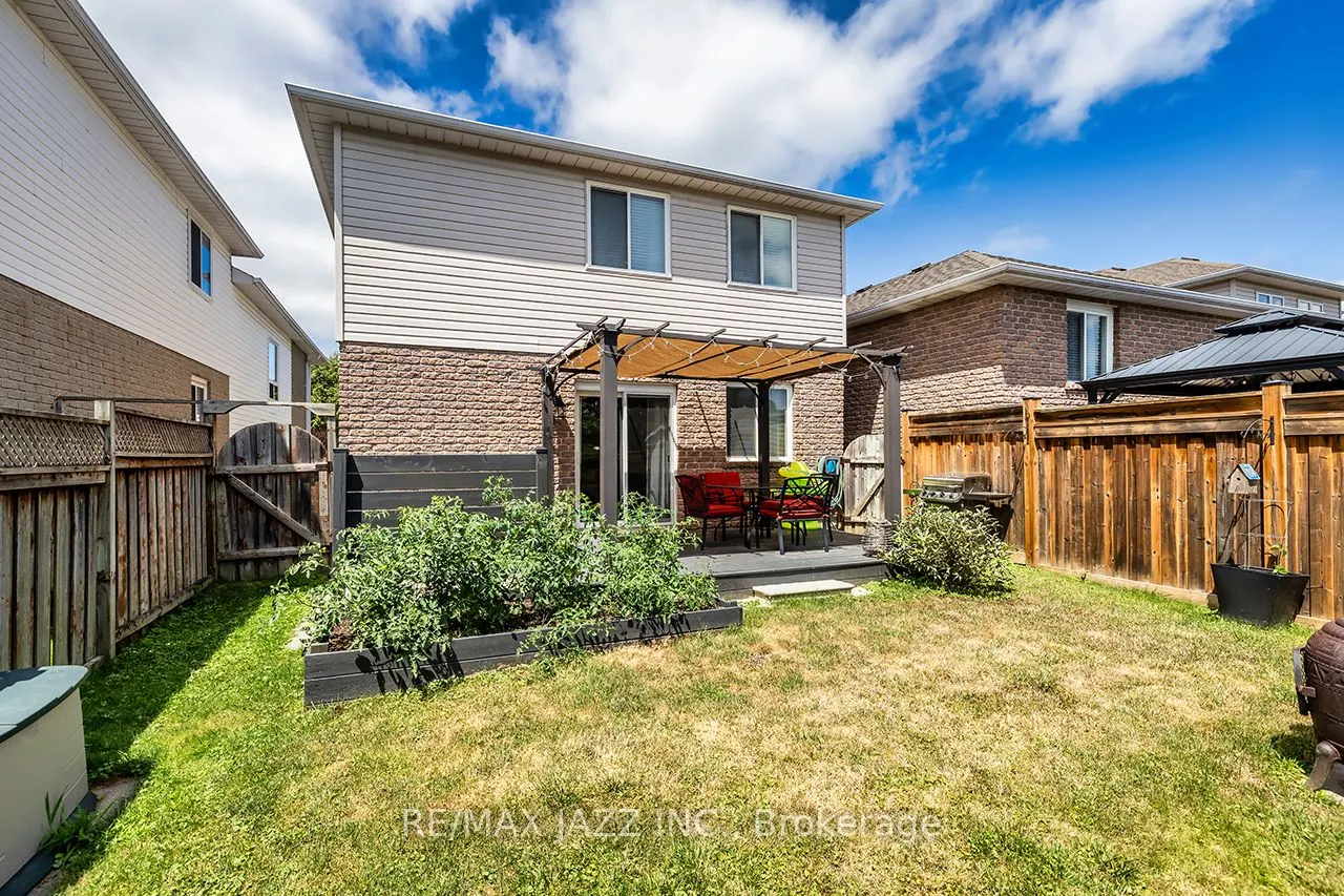 15 Daiseyfield Avenue