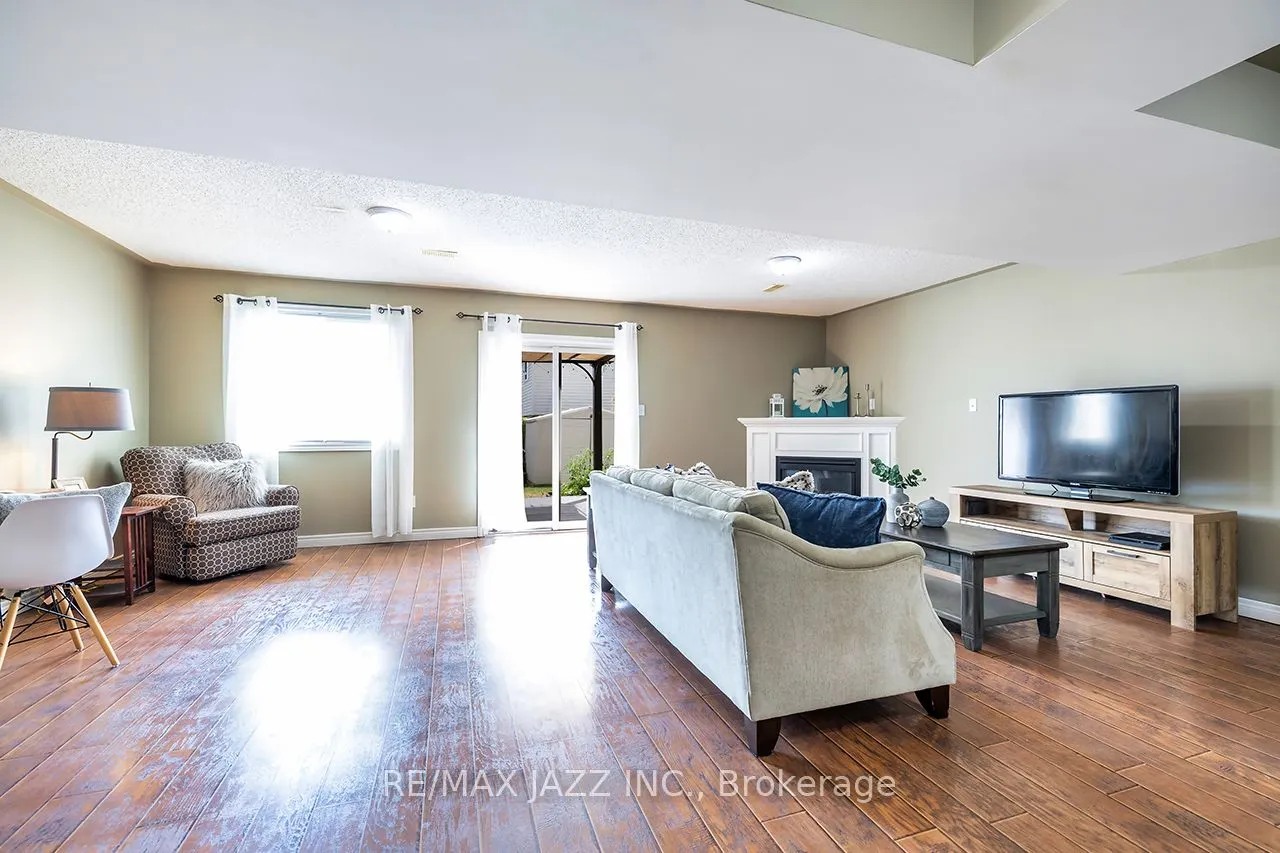 15 Daiseyfield Avenue