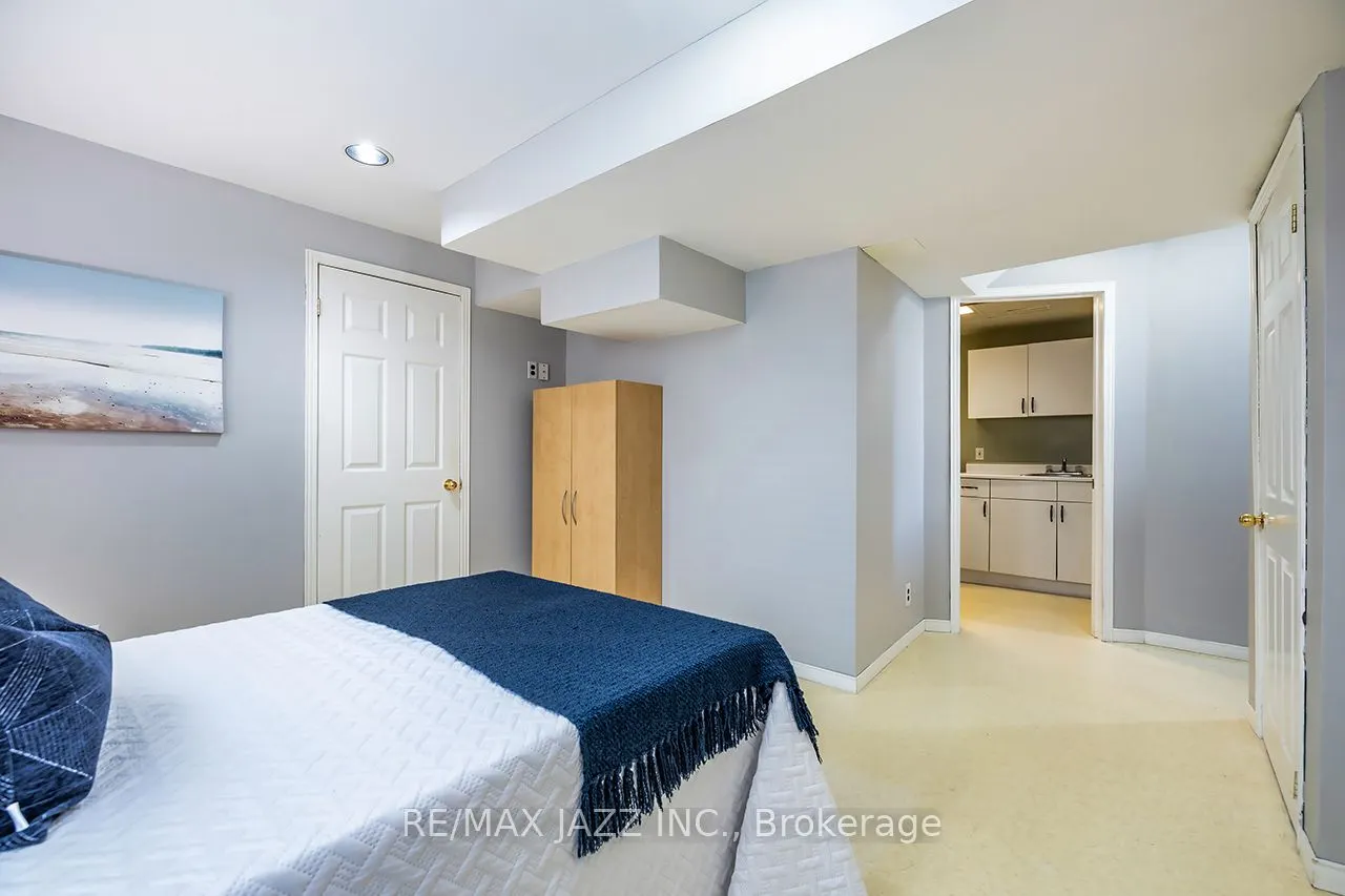 15 Daiseyfield Avenue