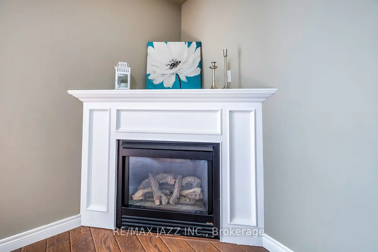 15 Daiseyfield Avenue