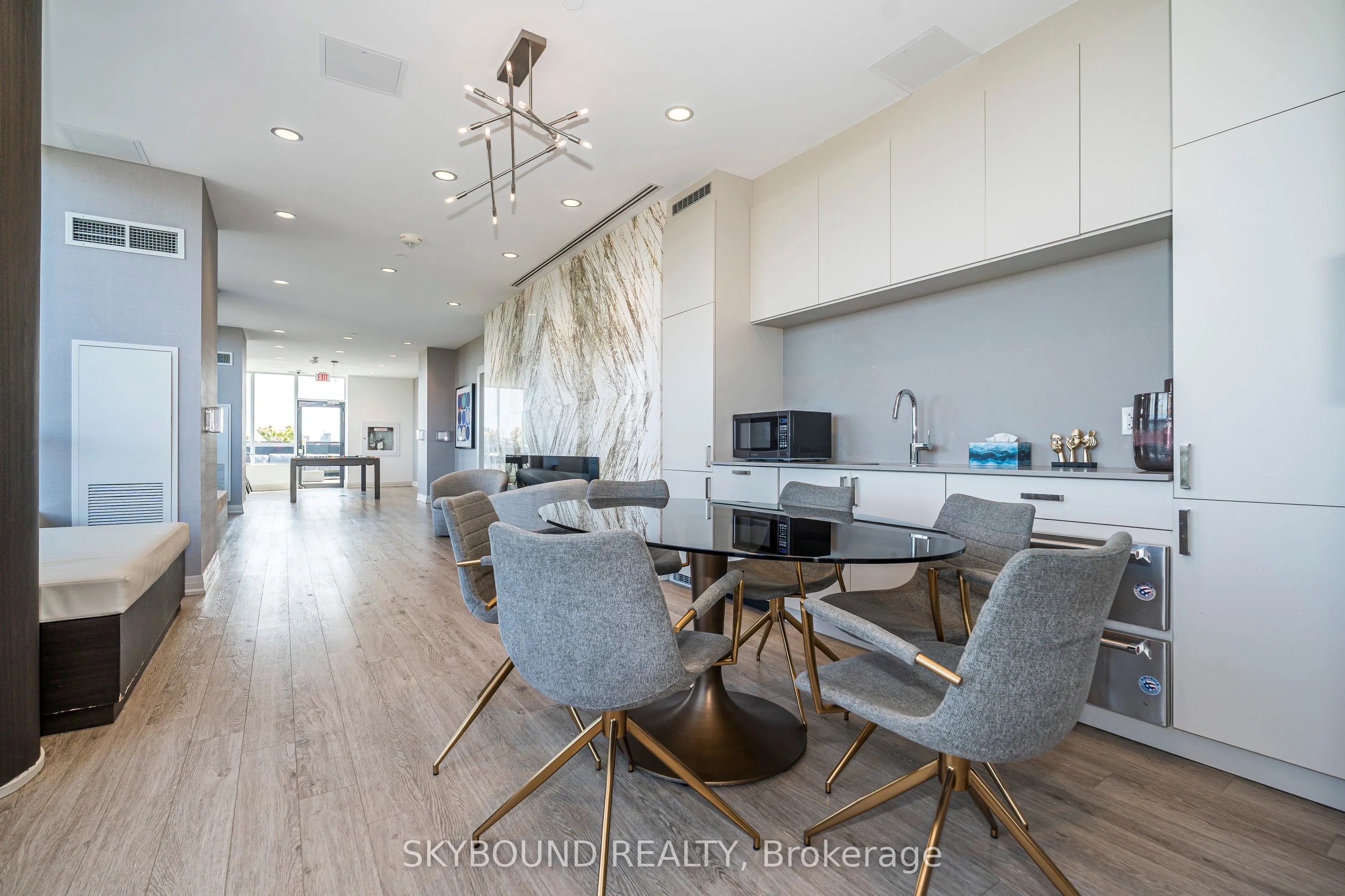 630 Greenwood Avenue, ## 805