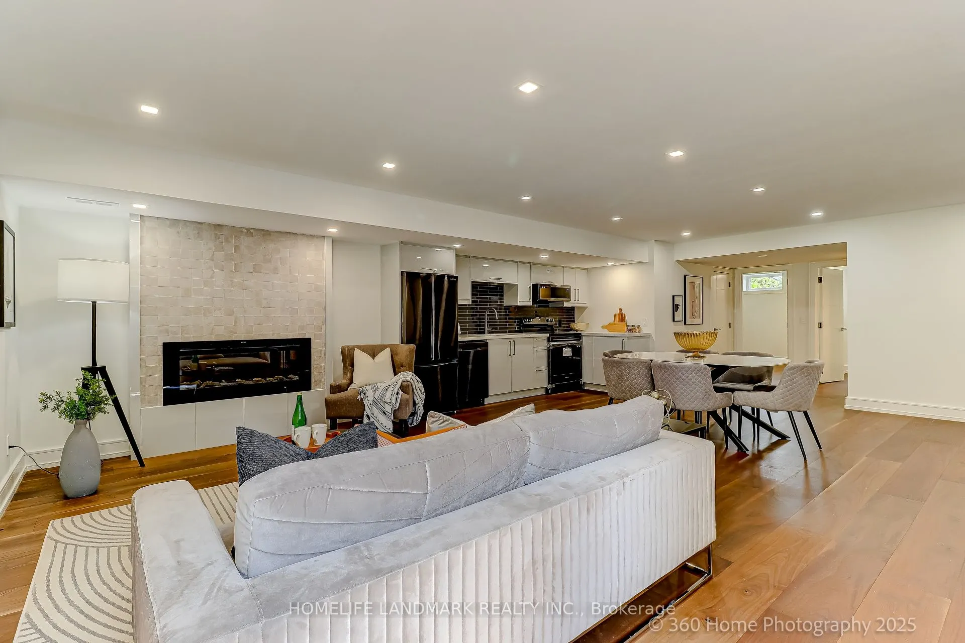 38 Norlong Boulevard