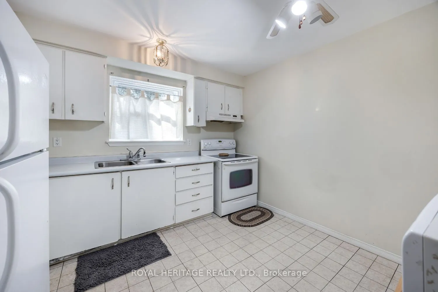 832 Gentry Crescent