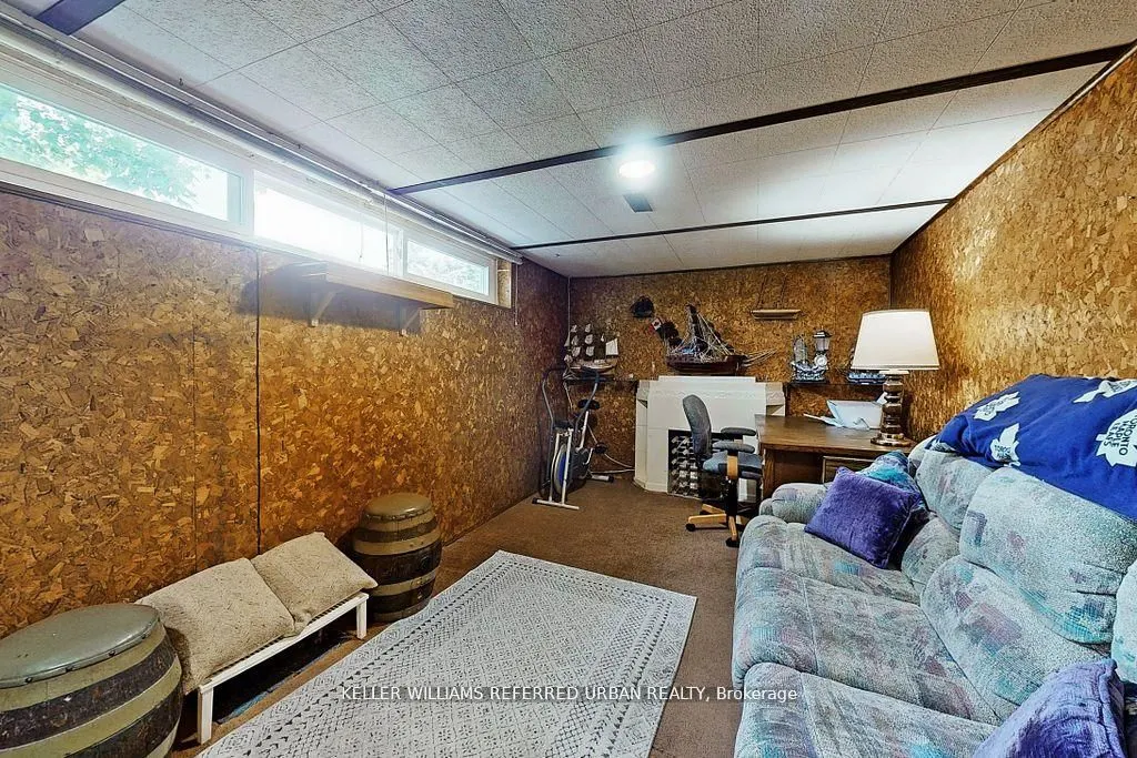 11 Midcroft Drive