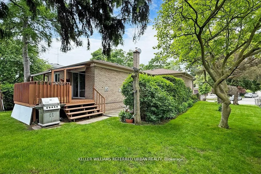 11 Midcroft Drive