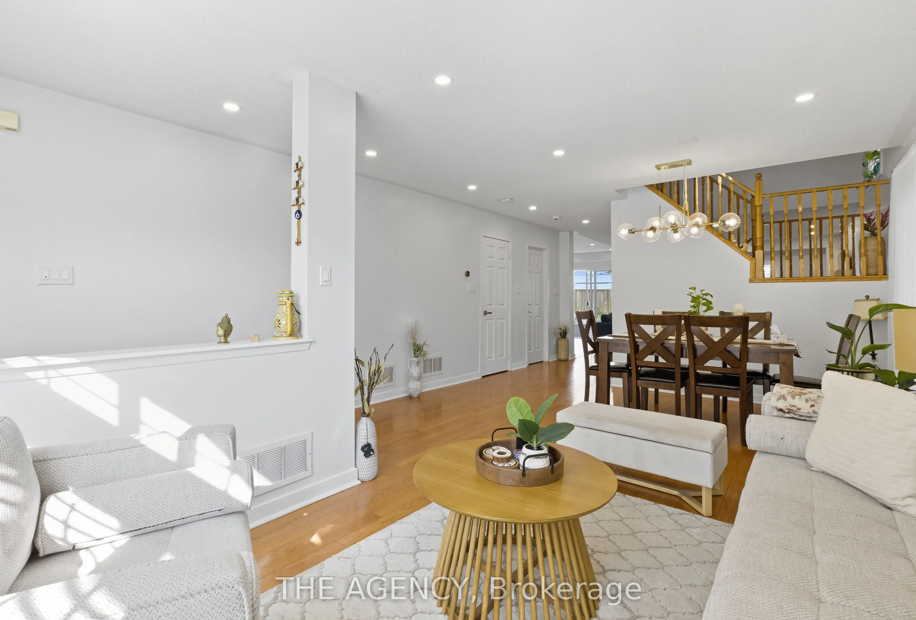 12 Robert Attersley Drive E