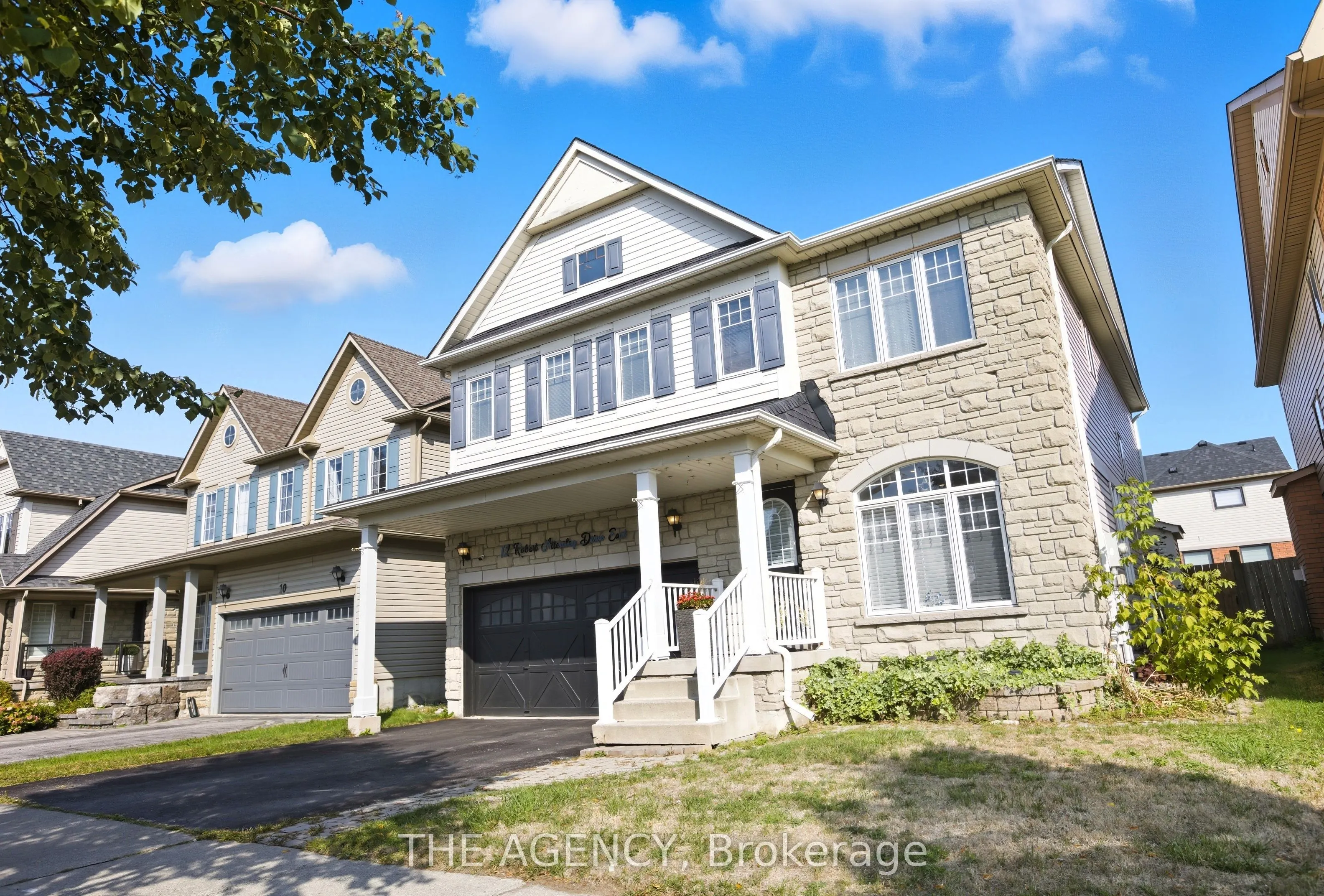 12 Robert Attersley Drive E