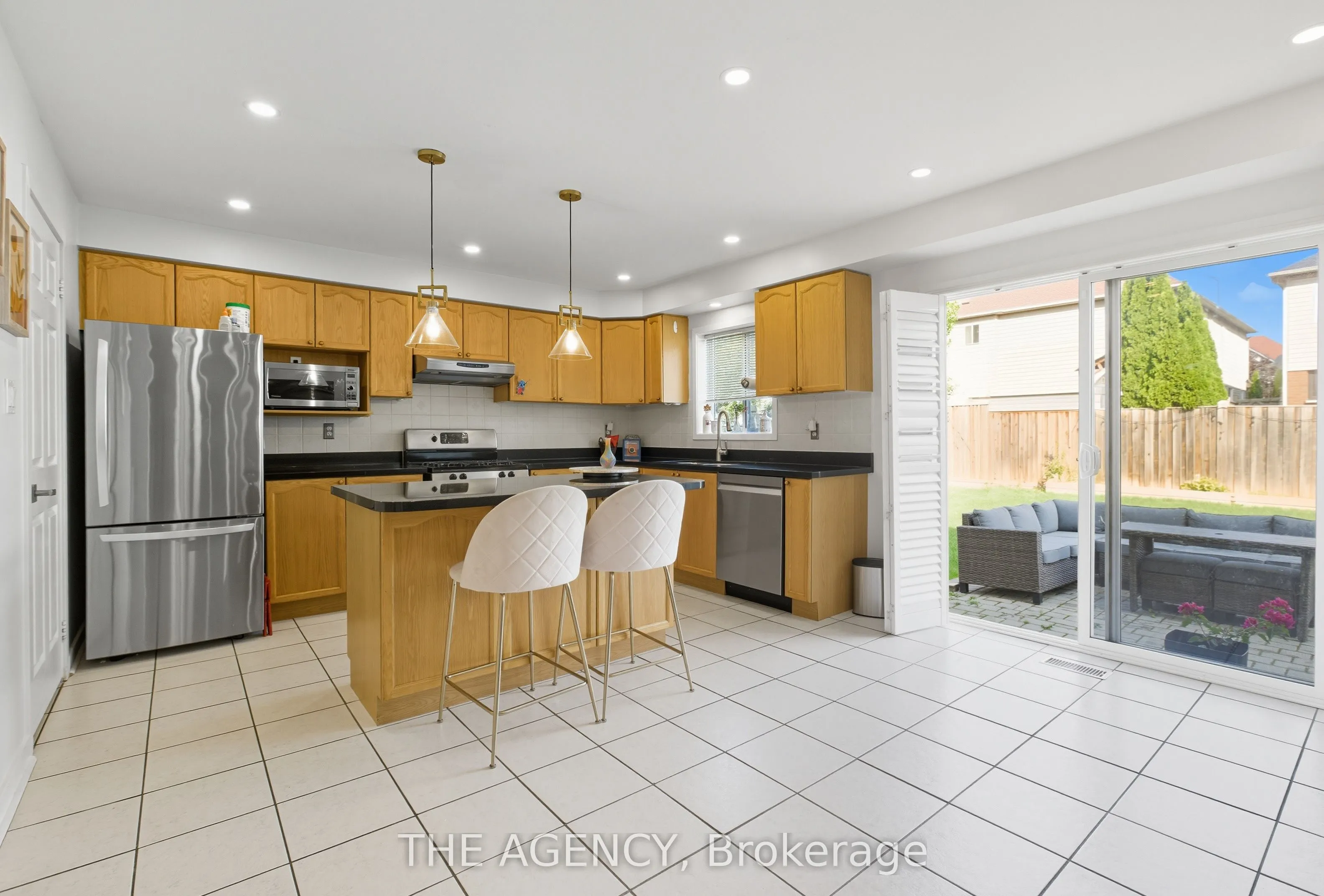 12 Robert Attersley Drive E