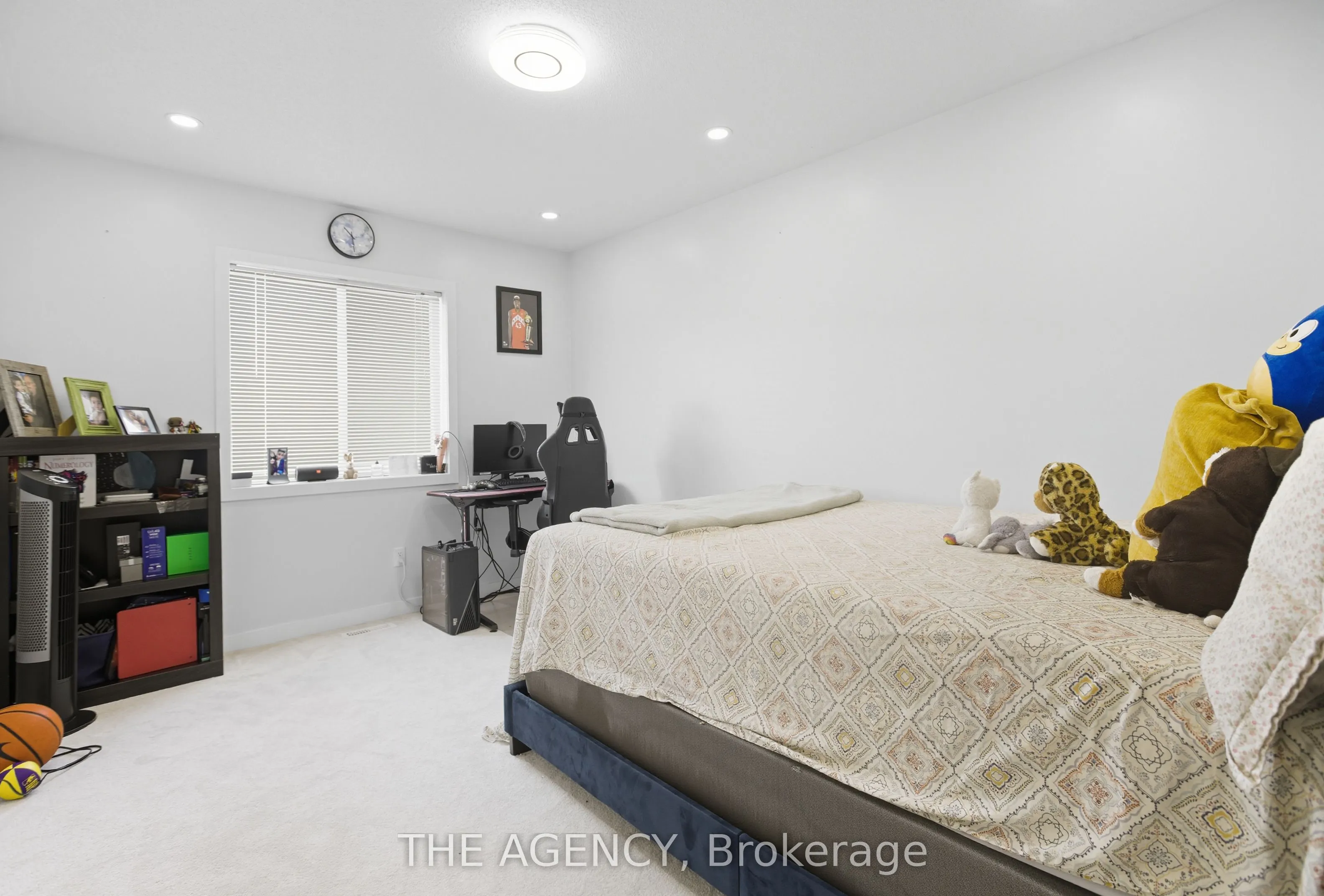 12 Robert Attersley Drive E