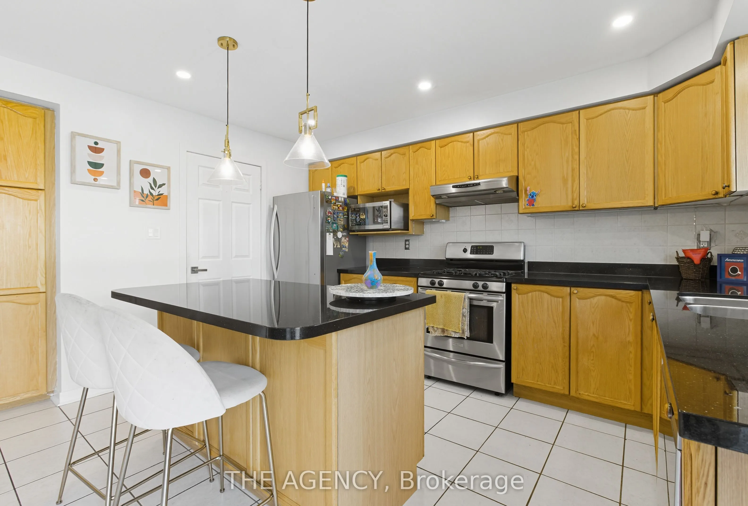 12 Robert Attersley Drive E