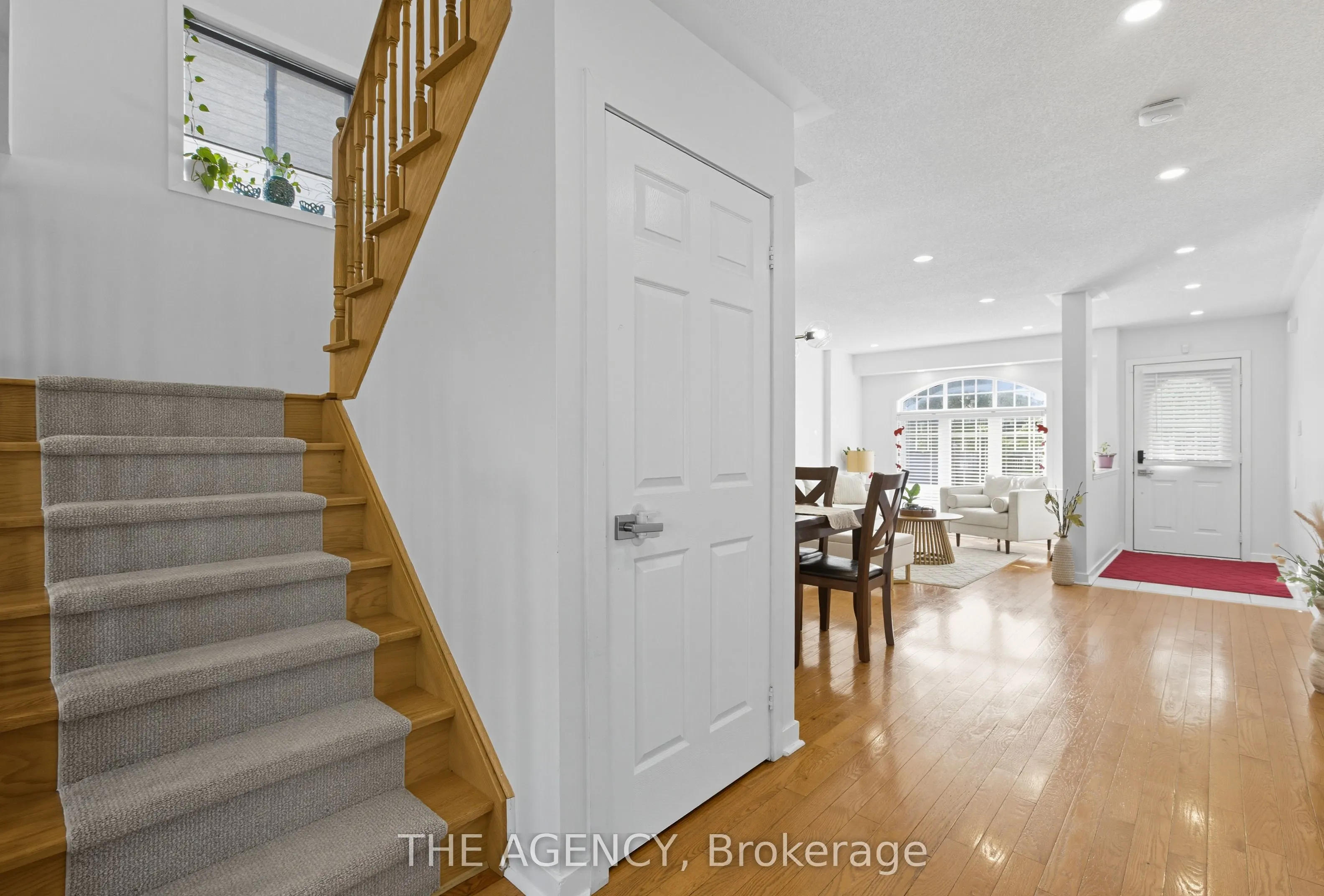 12 Robert Attersley Drive E