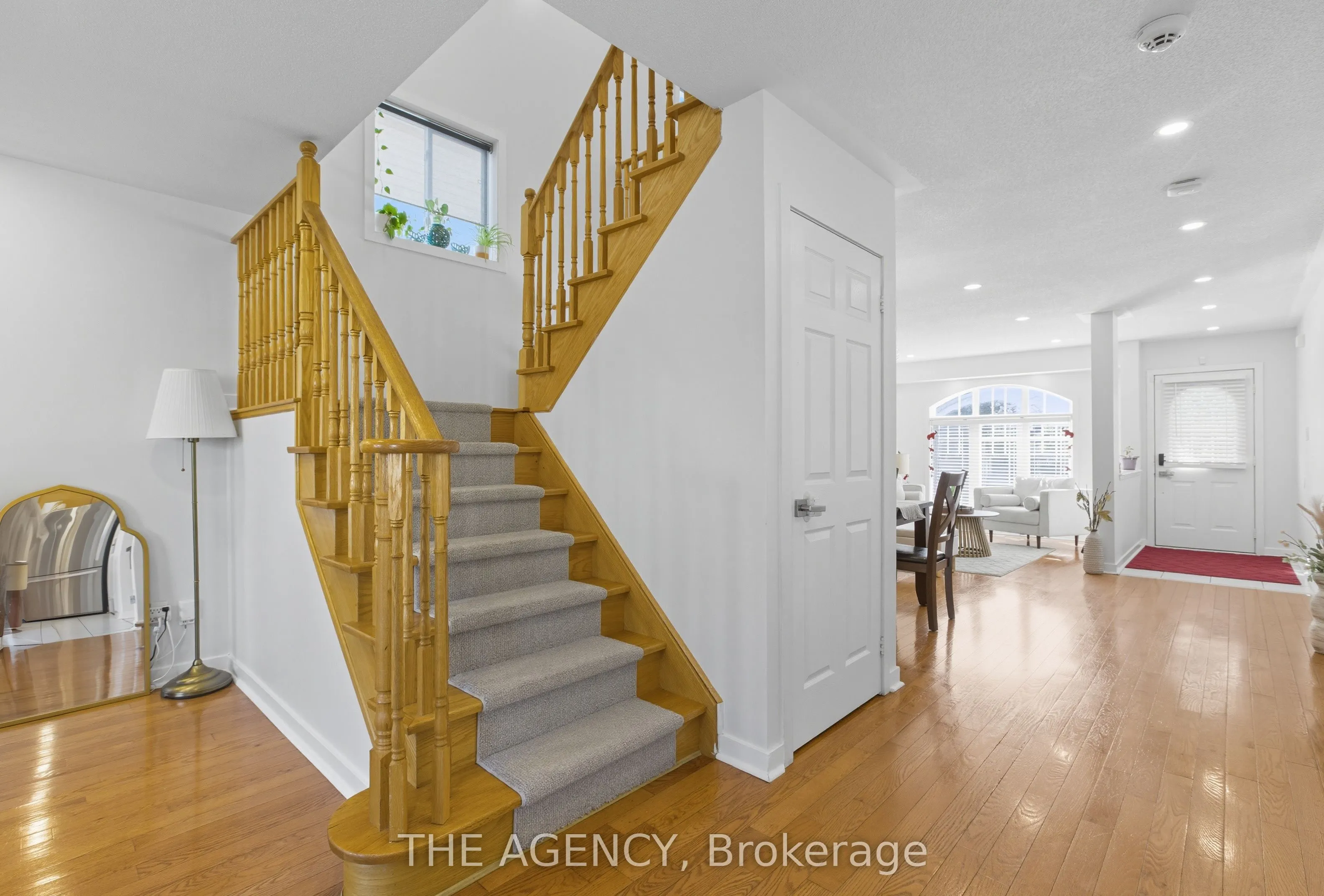 12 Robert Attersley Drive E