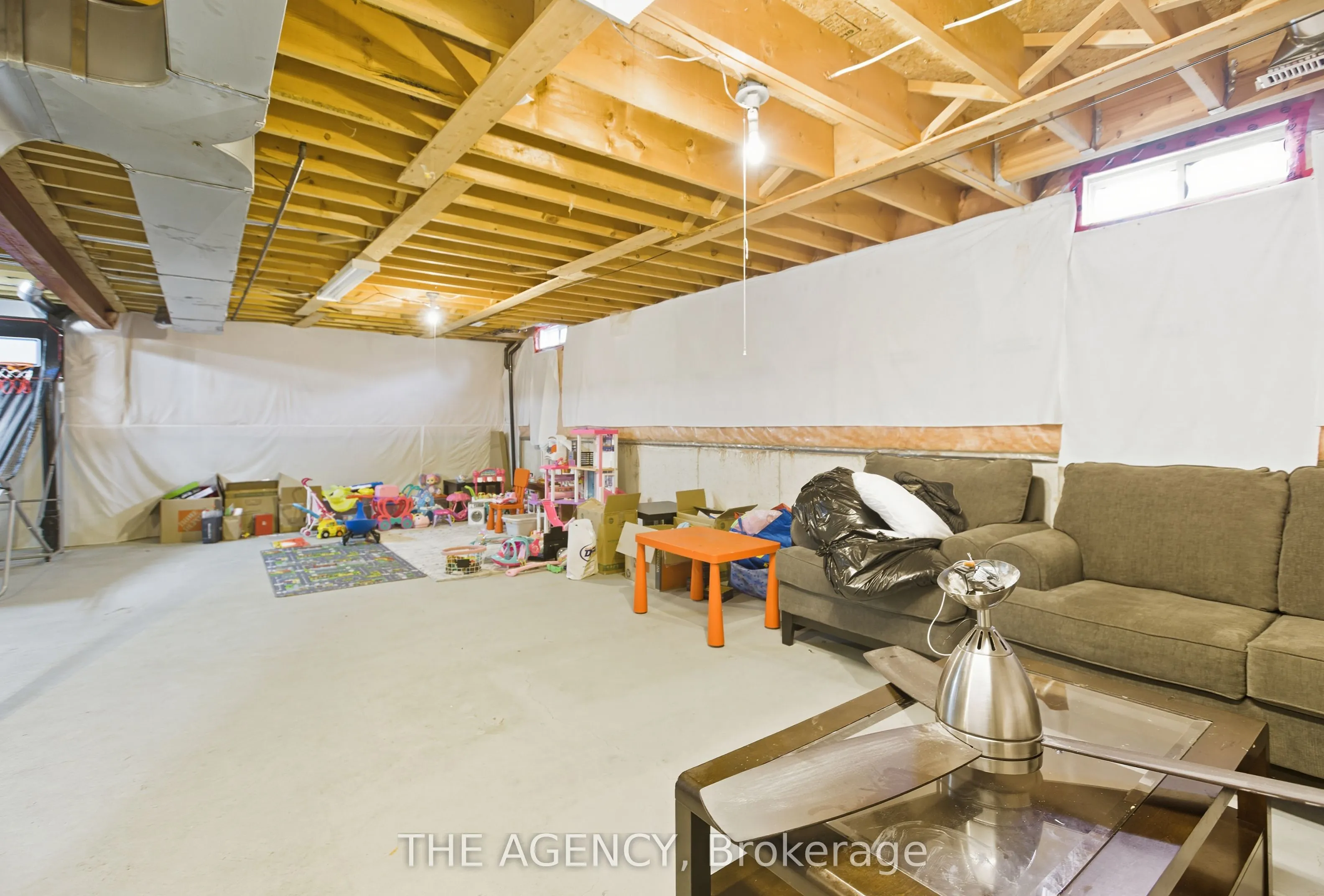 12 Robert Attersley Drive E