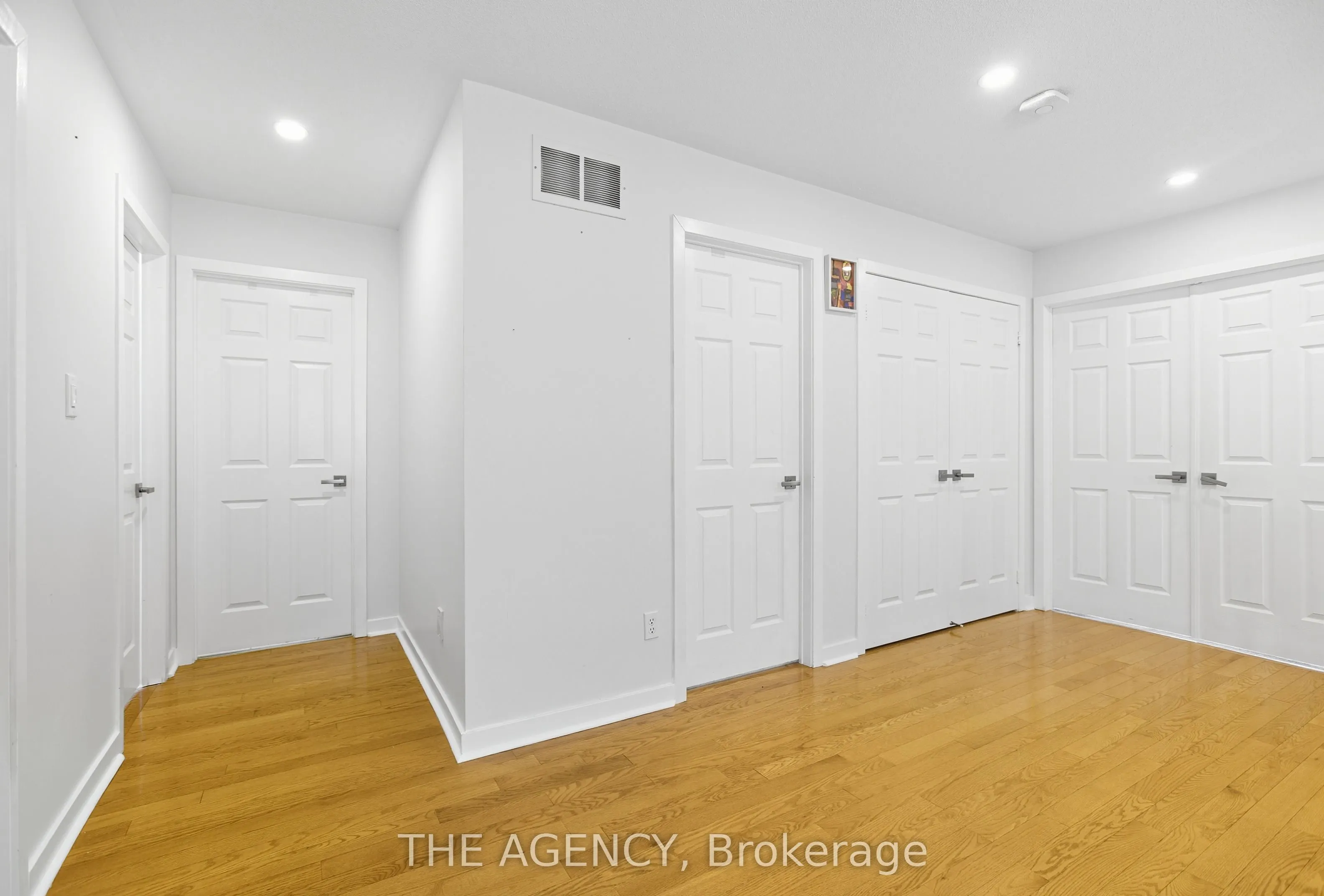 12 Robert Attersley Drive E