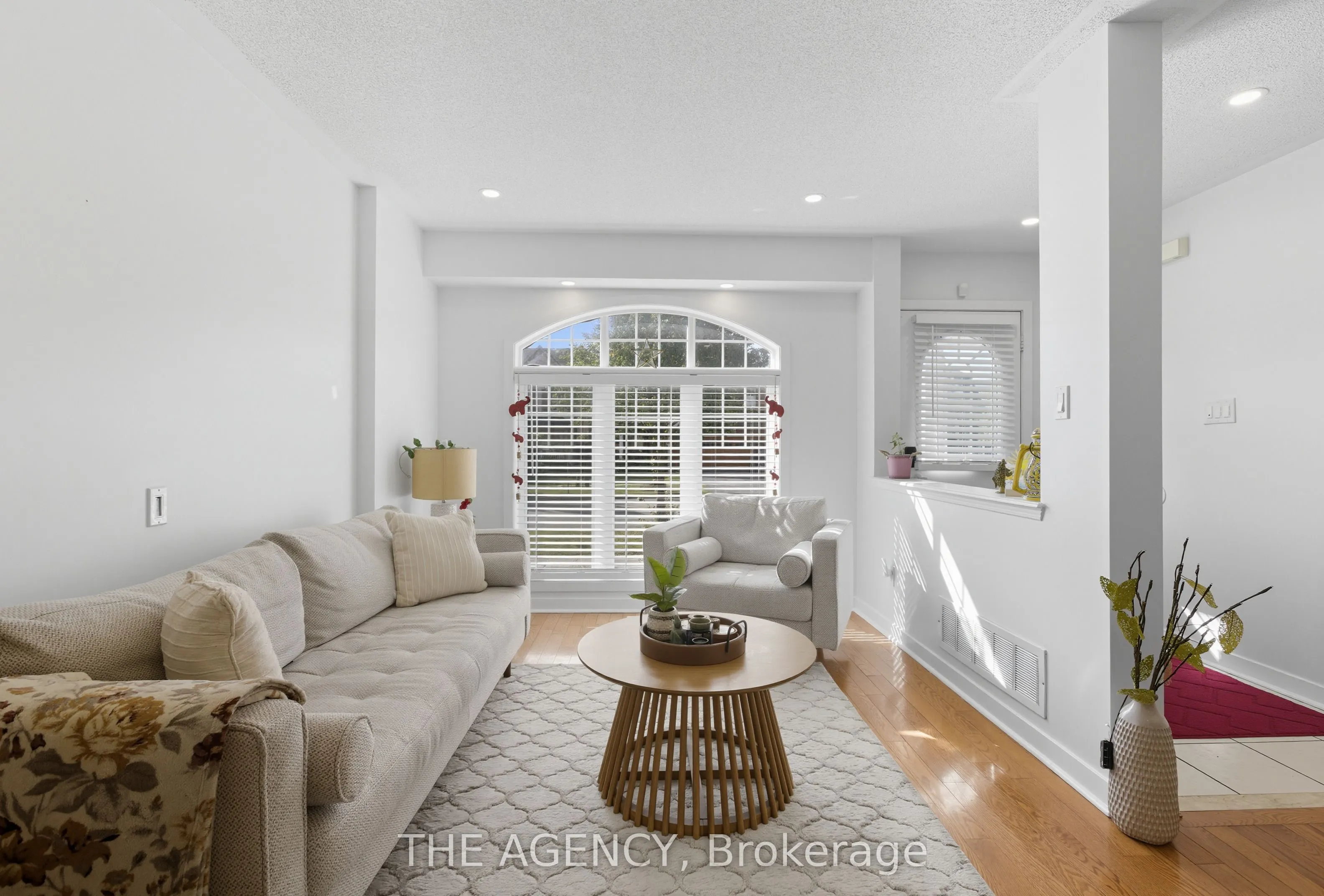 12 Robert Attersley Drive E