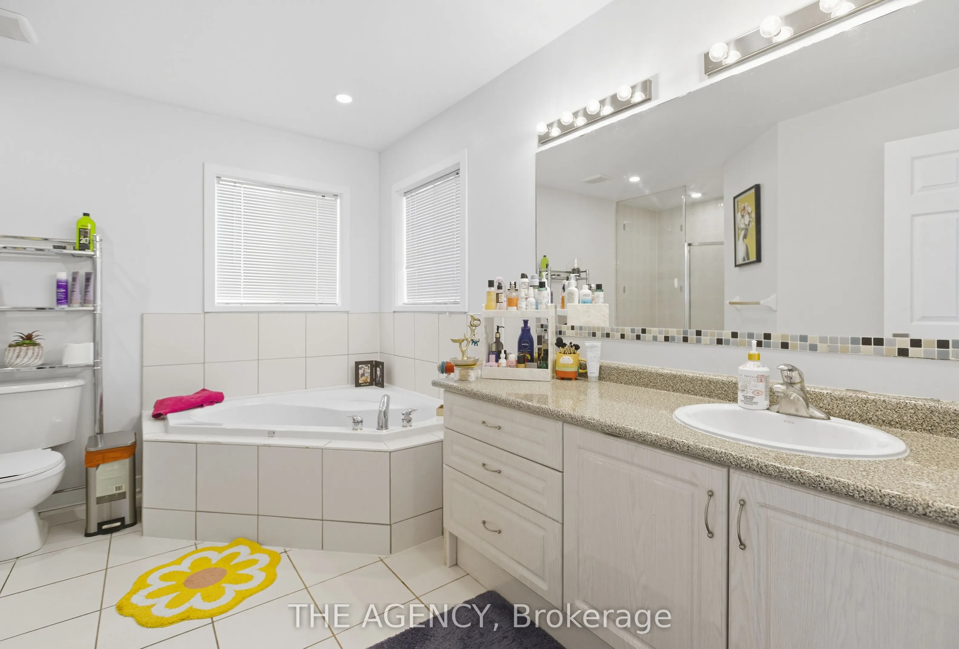 12 Robert Attersley Drive E