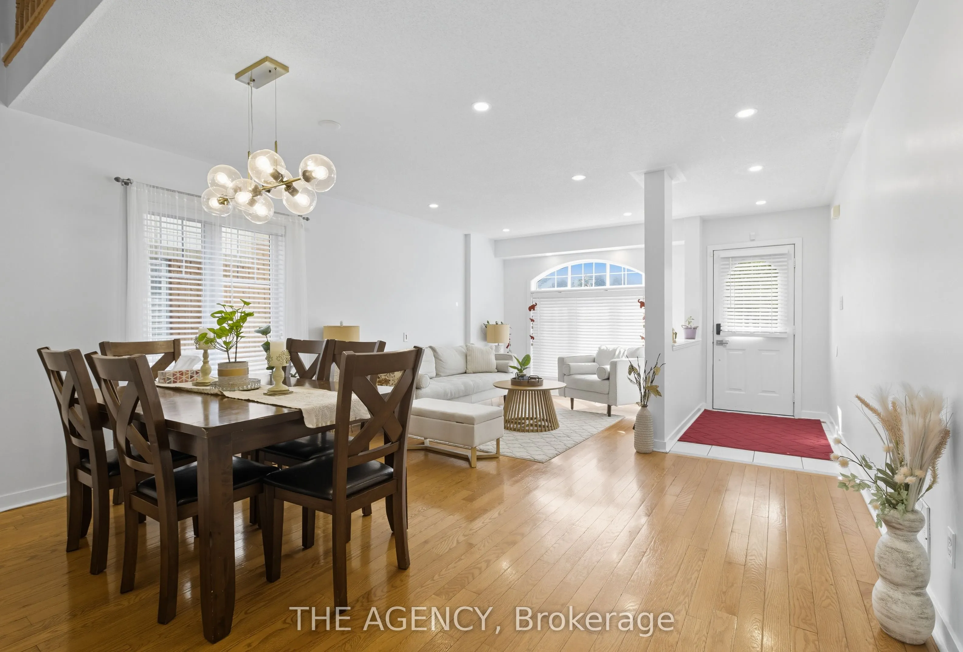 12 Robert Attersley Drive E