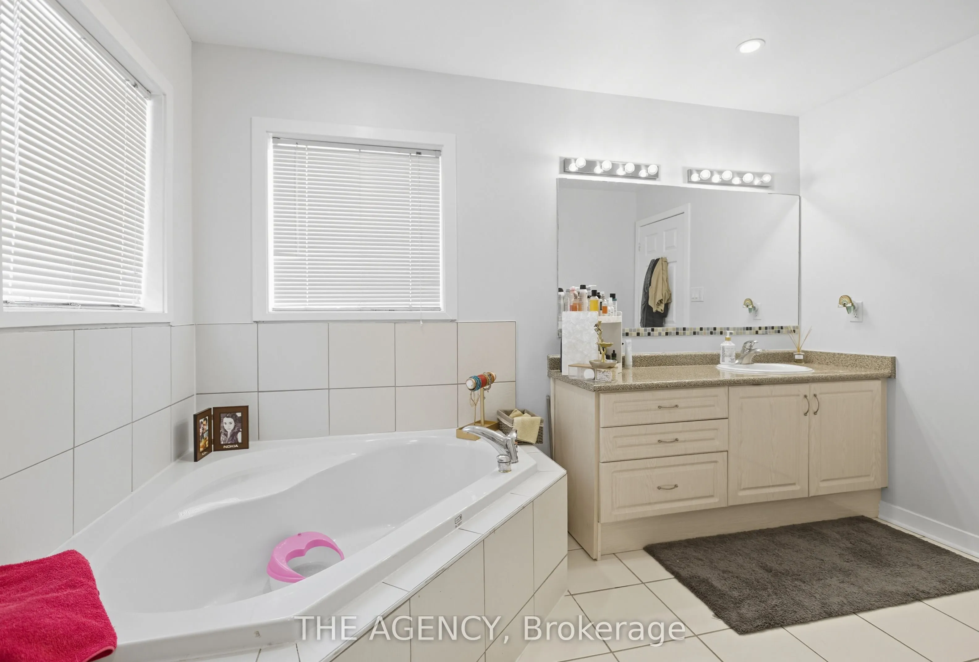 12 Robert Attersley Drive E