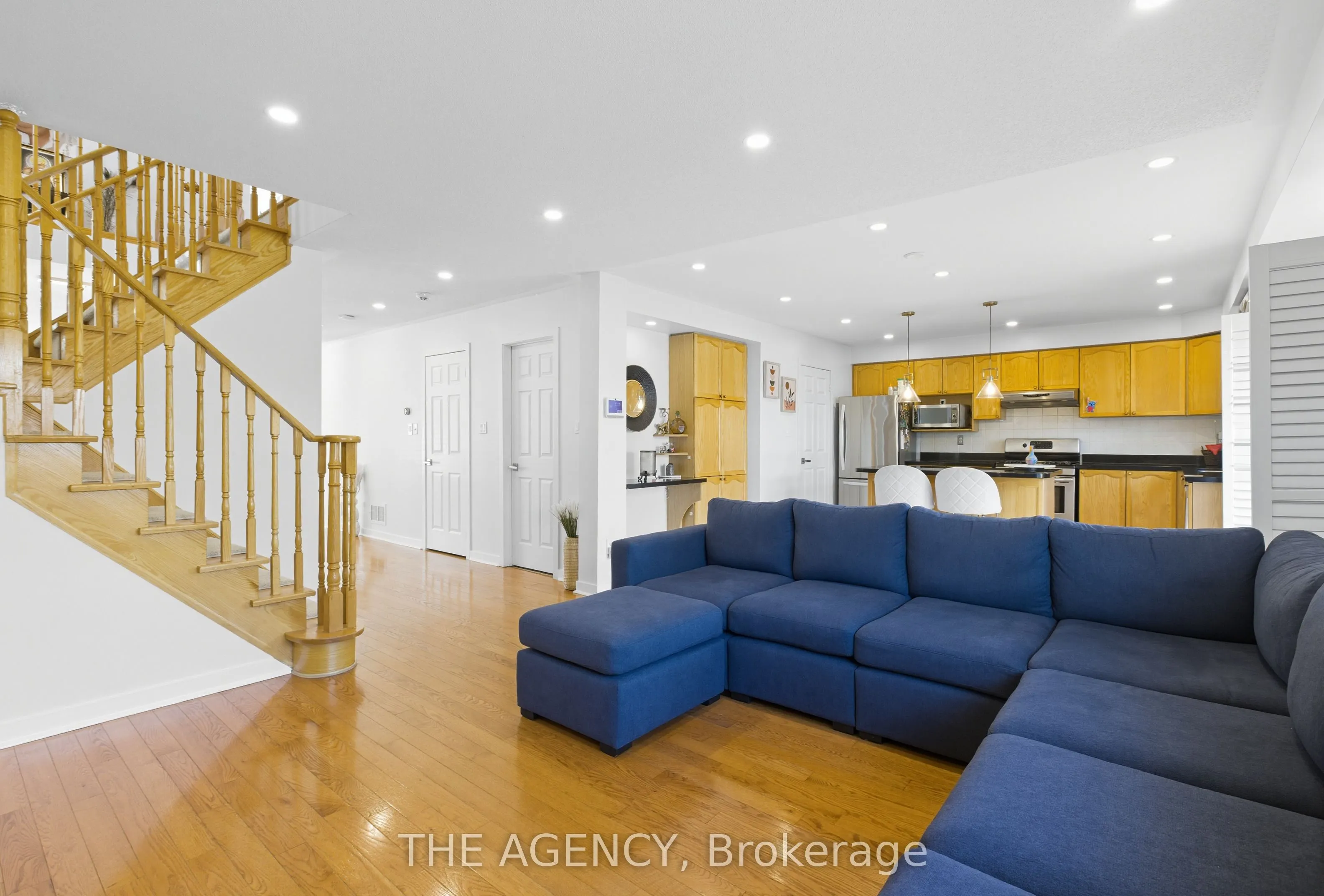 12 Robert Attersley Drive E