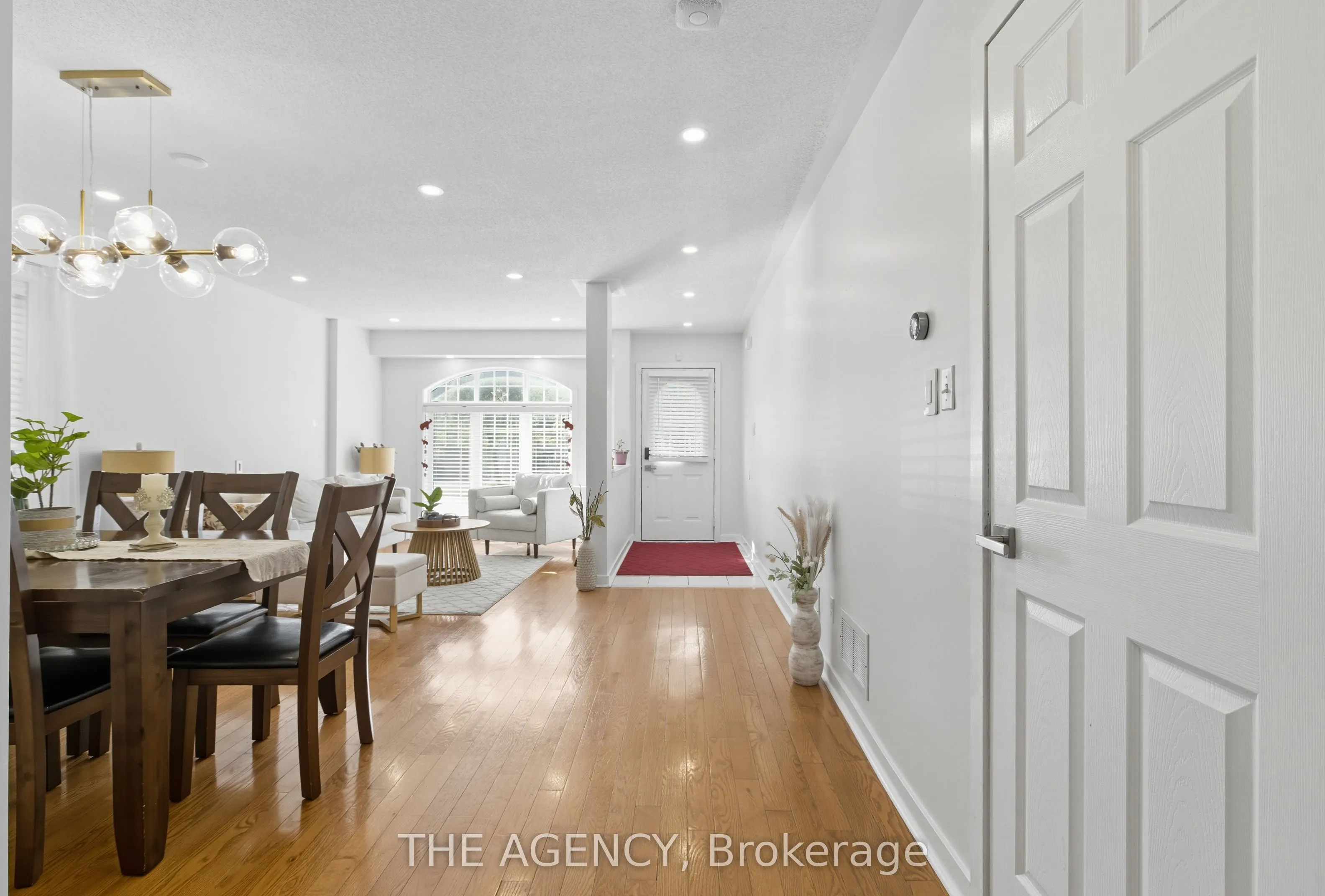 12 Robert Attersley Drive E