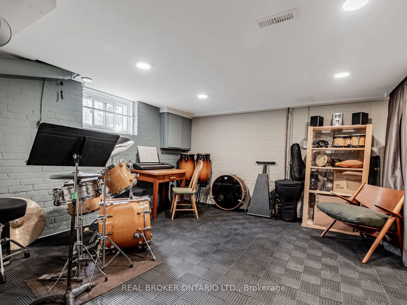 1 Phin Avenue
