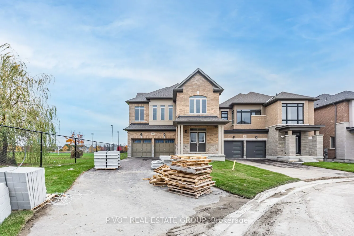 32 Waterfront Crescent