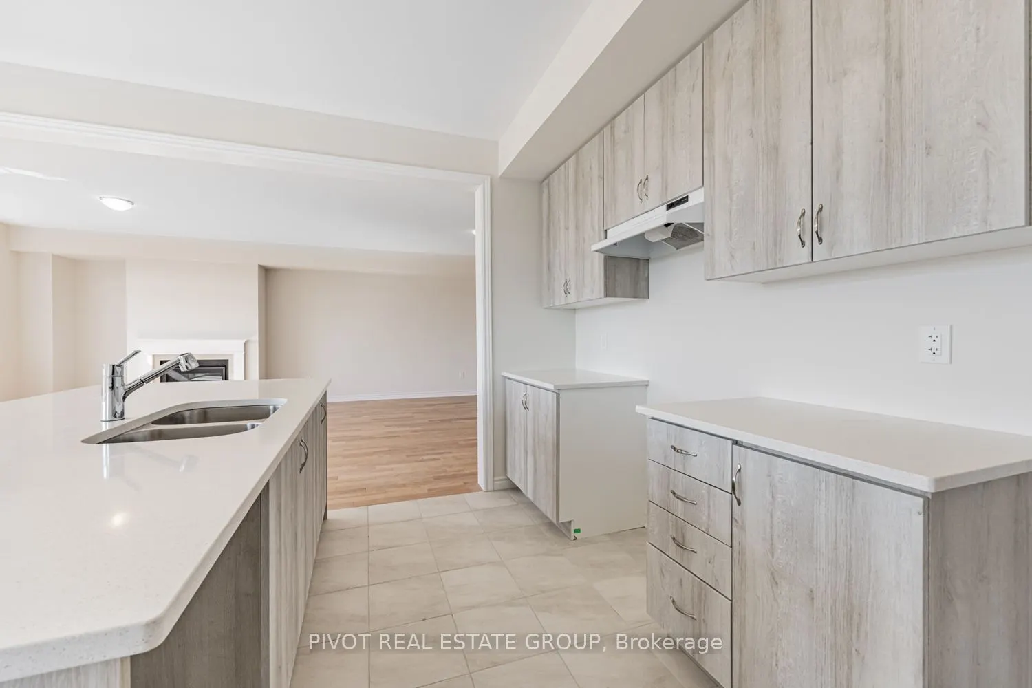 32 Waterfront Crescent