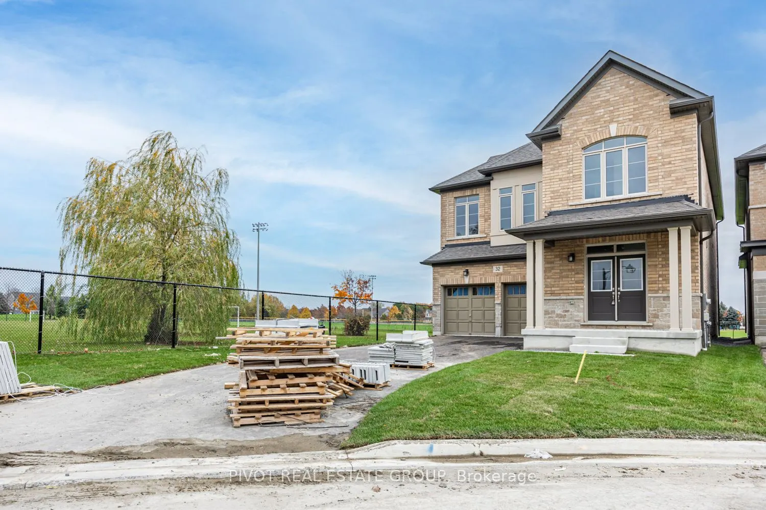 32 Waterfront Crescent