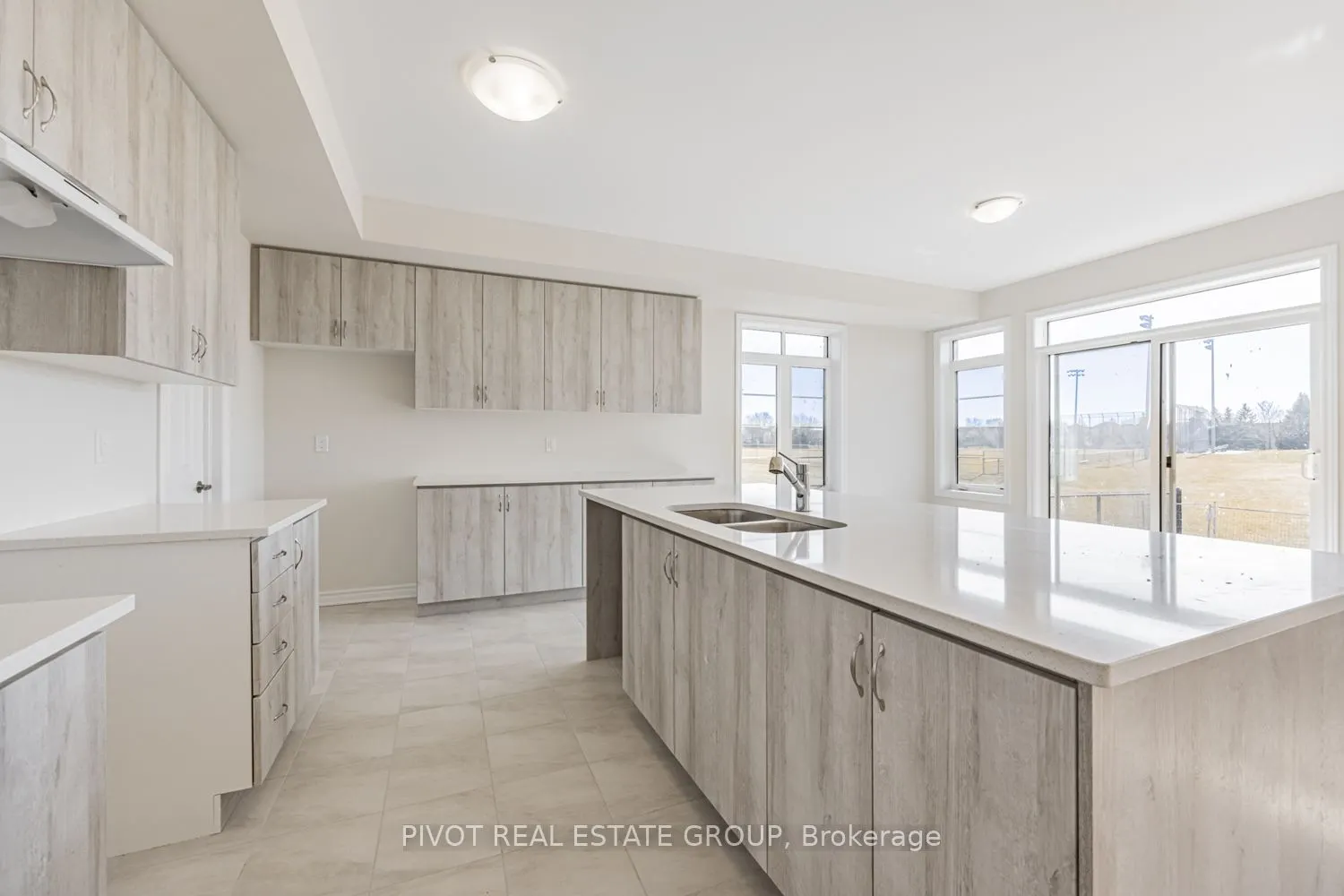 32 Waterfront Crescent