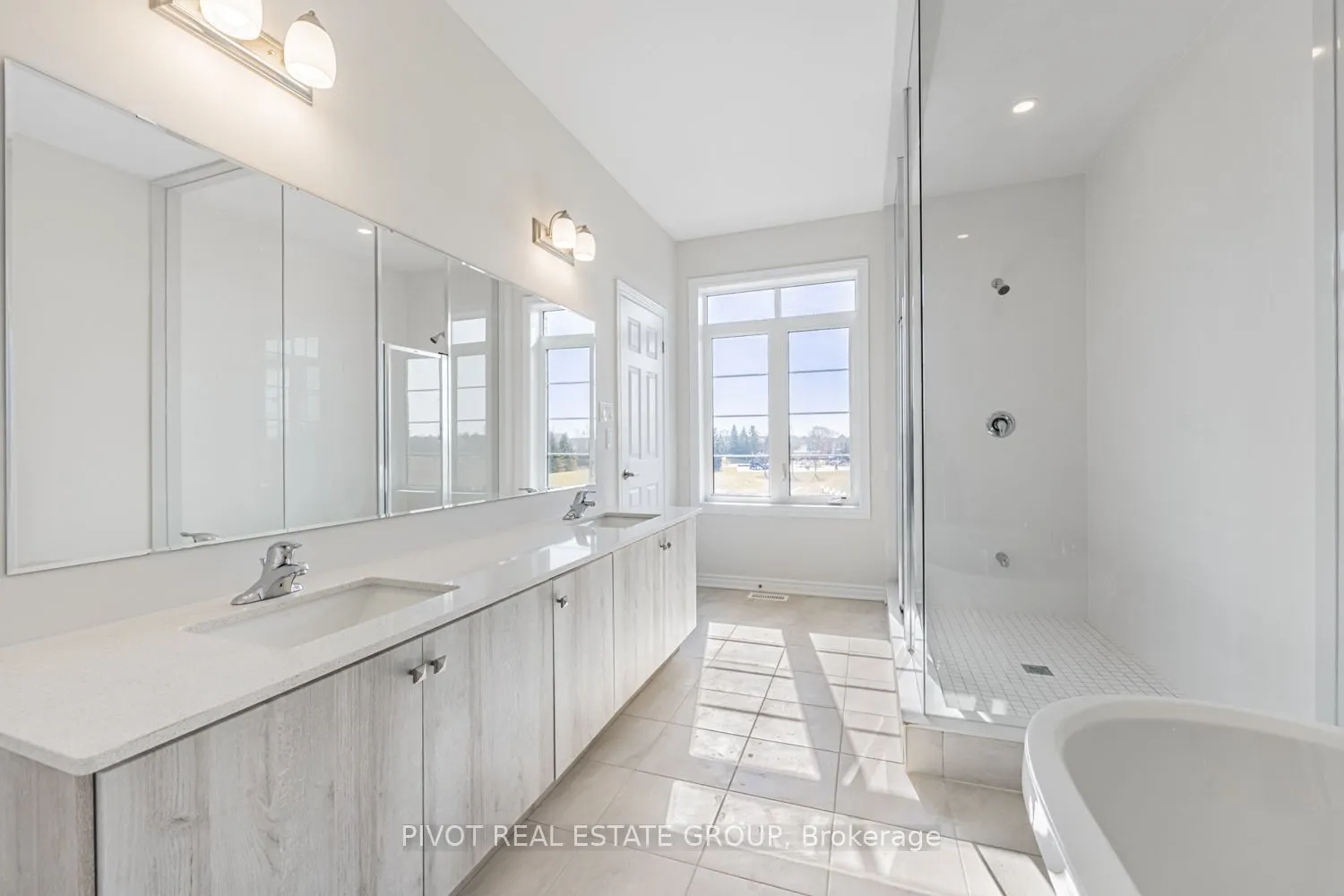 32 Waterfront Crescent