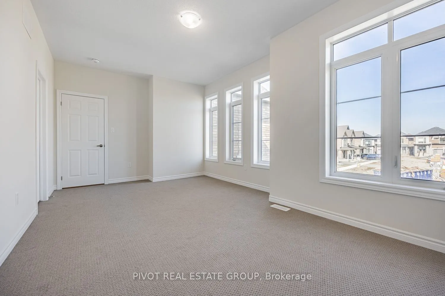 32 Waterfront Crescent